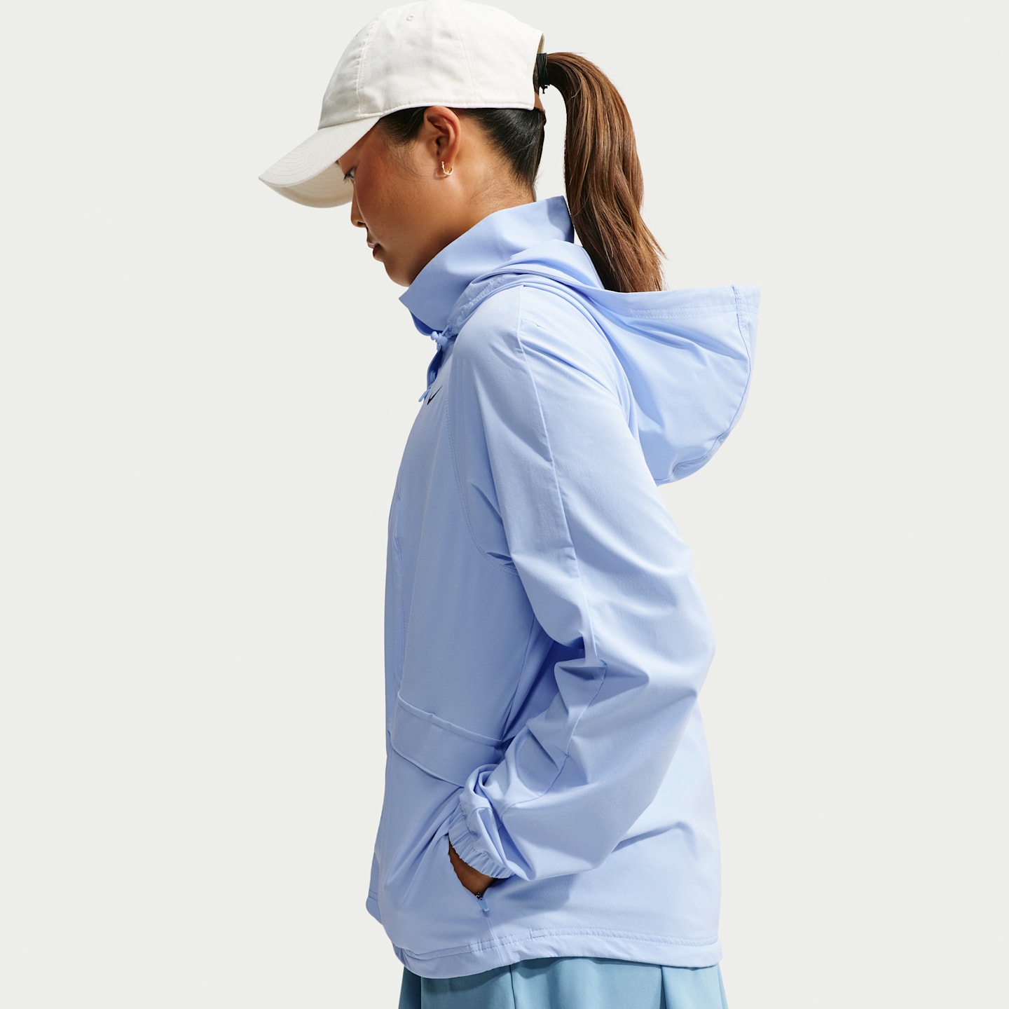 Женская куртка для гольфа Nike Series Repel, цвет: Серебристый / Чёрный — фото 2