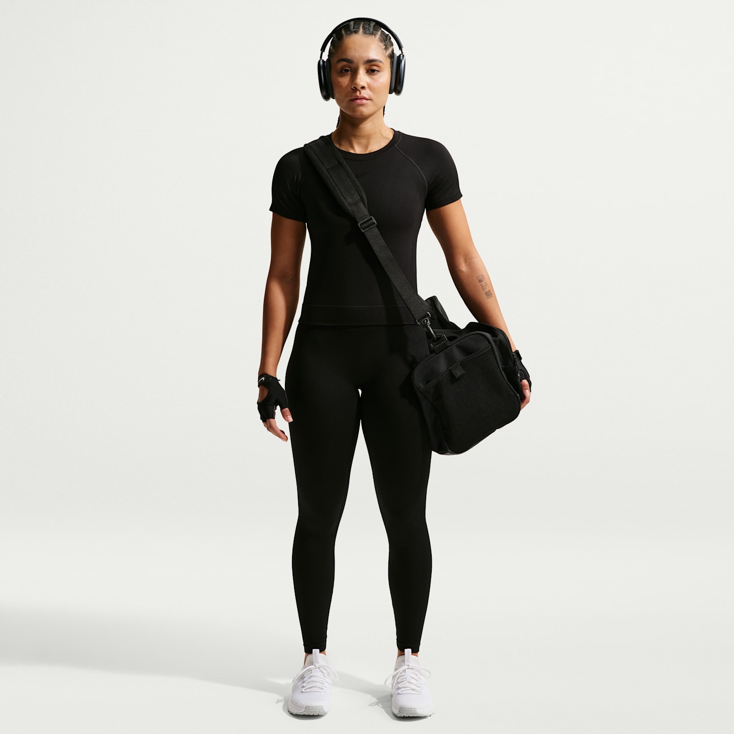 Женская футболка Nike Pro Seamless Dri-FIT, цвет: Чёрный — фото 4