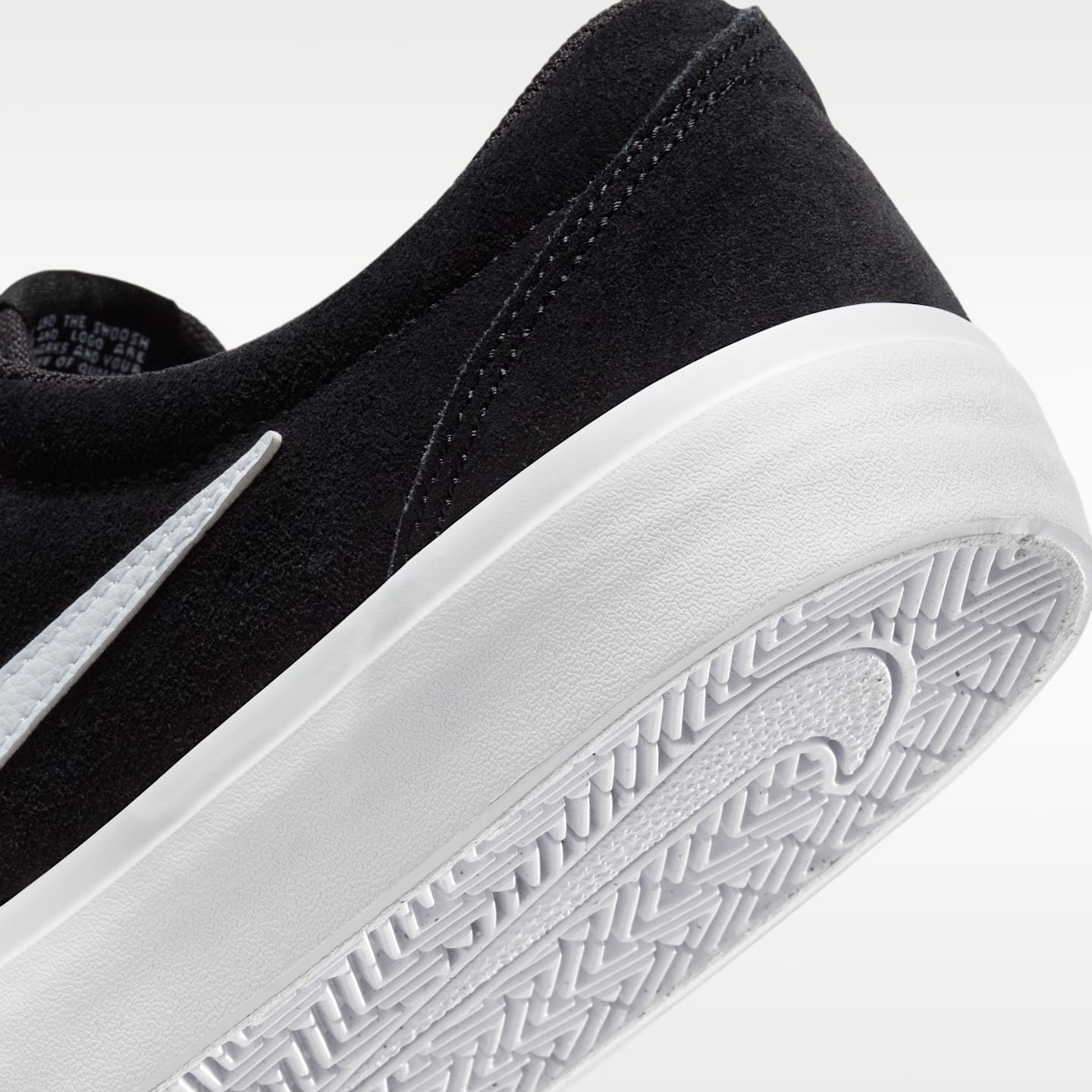 Женские кроссовки Nike Charge Suede SE, цвет: Чёрный / Белый — фото 8