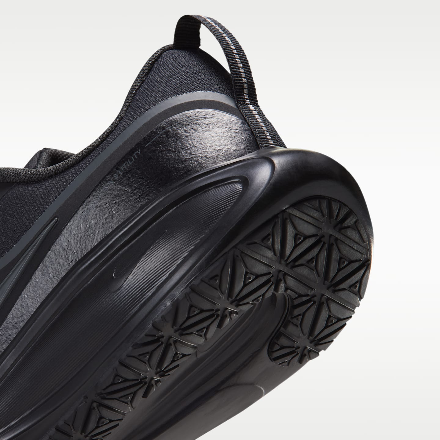 Мужские кроссовки Nike Revolution 8 Utility Road Running, цвет: Чёрный / Антрацитовый — фото 8