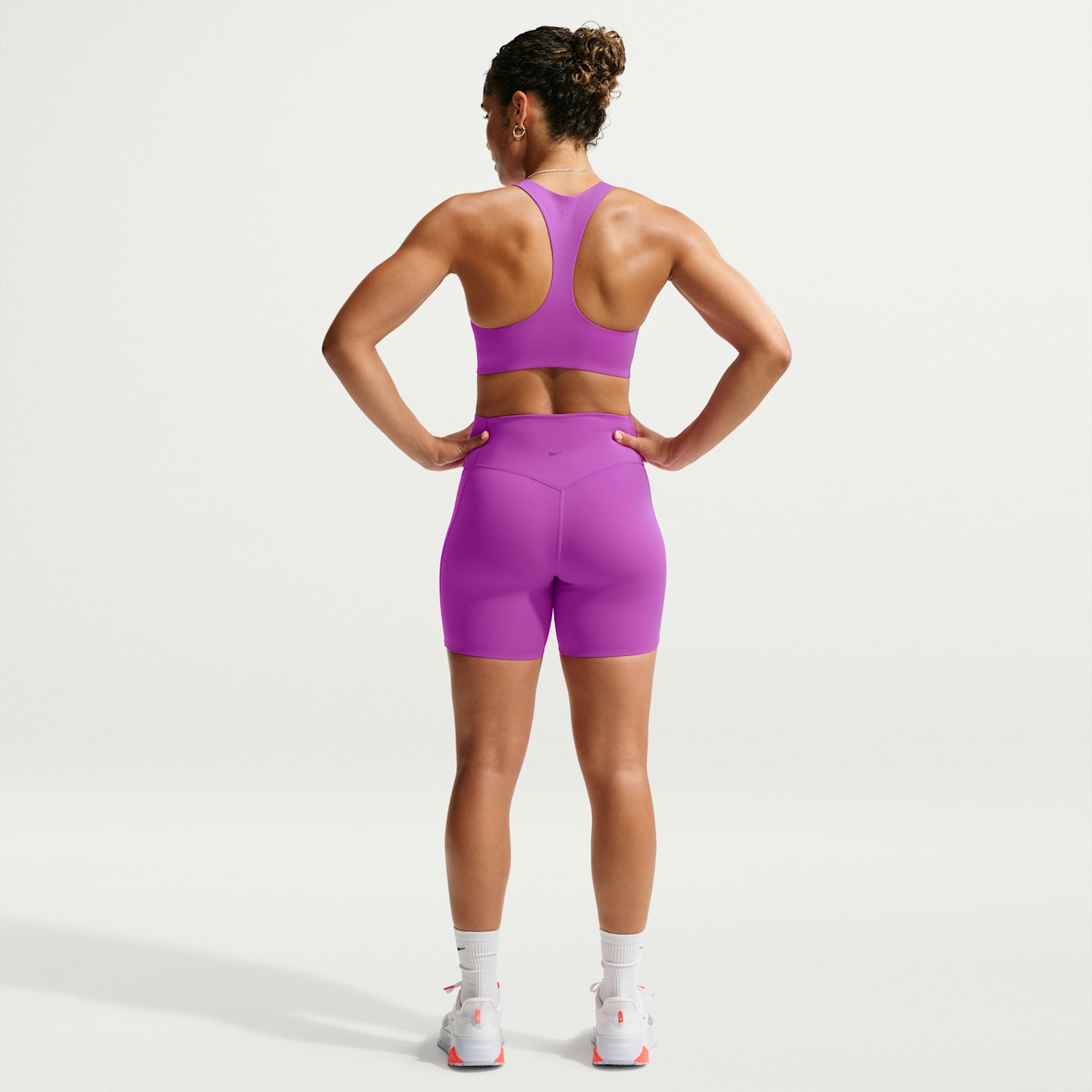 Спортивное бра Universa, средняя поддержка, сетка — Nike, цвет: Фиолетовый / Ягодный — фото 5