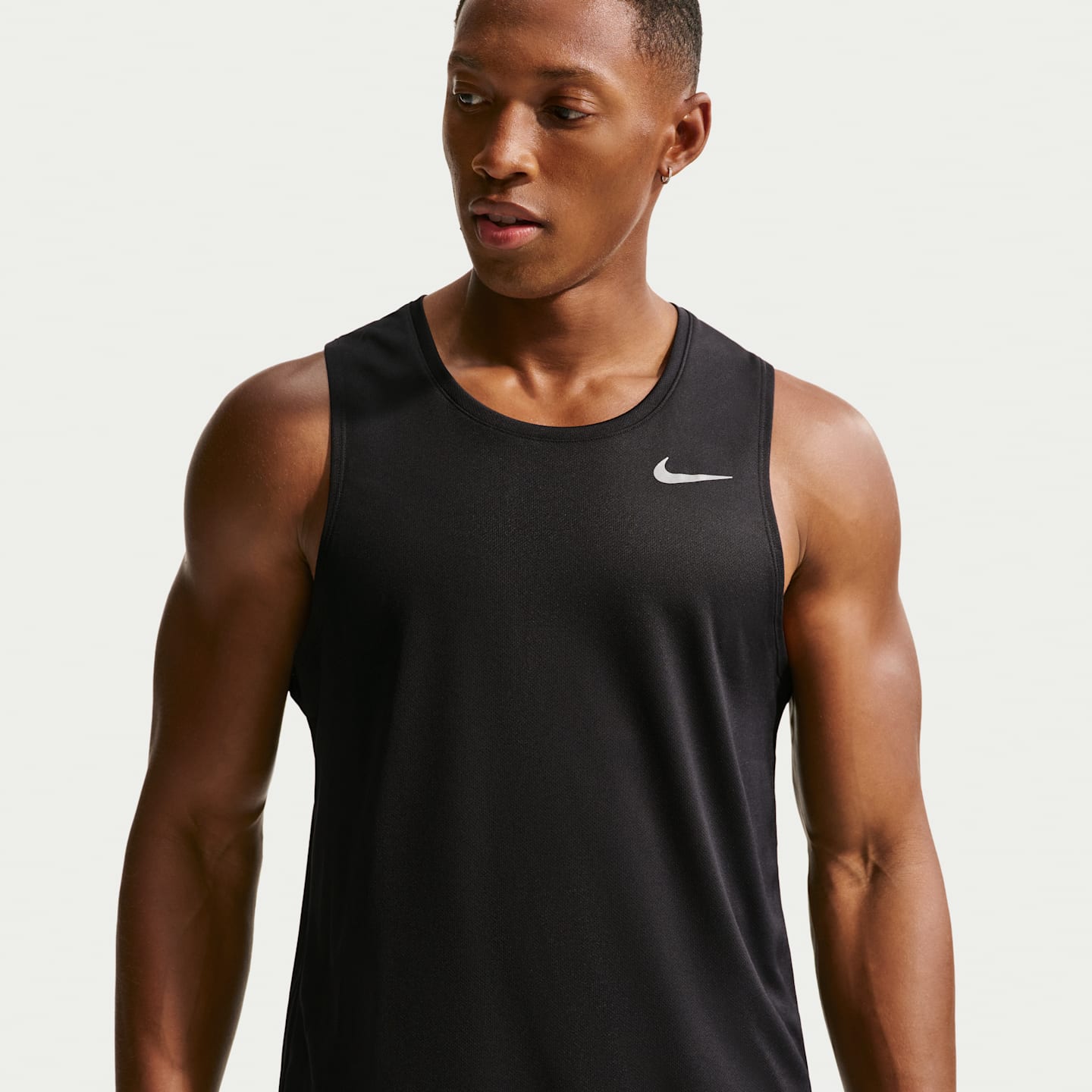 Мужская беговая майка Nike Miler Dri-FIT, цвет: Чёрный — фото 1