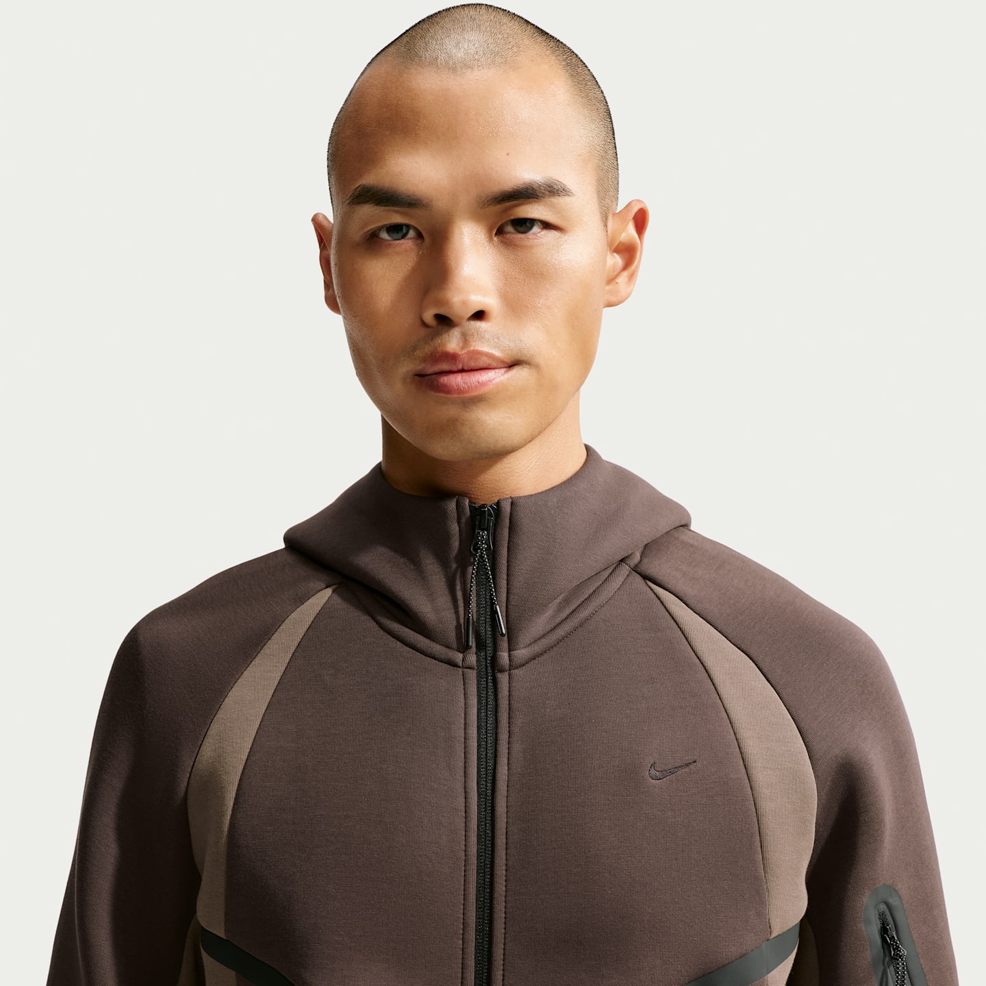 Мужская куртка Nike Tech Color-Block Full-Zip Fleece Windrunner, цвет: Коричневый / Чёрный — фото 3