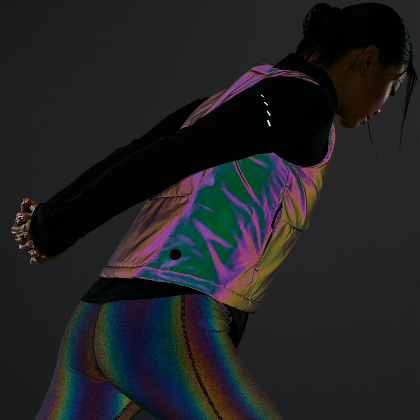 Женский жилет NikeLab Running Flash Therma-FIT Vest, цвет: Разноцветный / Чёрный — фото 8