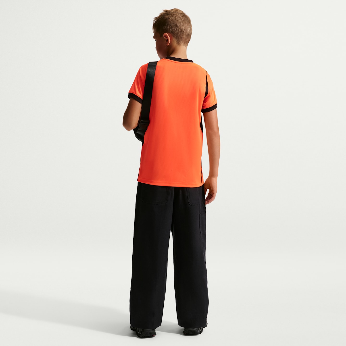 Детский топ Nike Netherlands National Team 2026 Stadium Home Dri-FIT Soccer Jersey, цвет: Малиновый / Чёрный — фото 5
