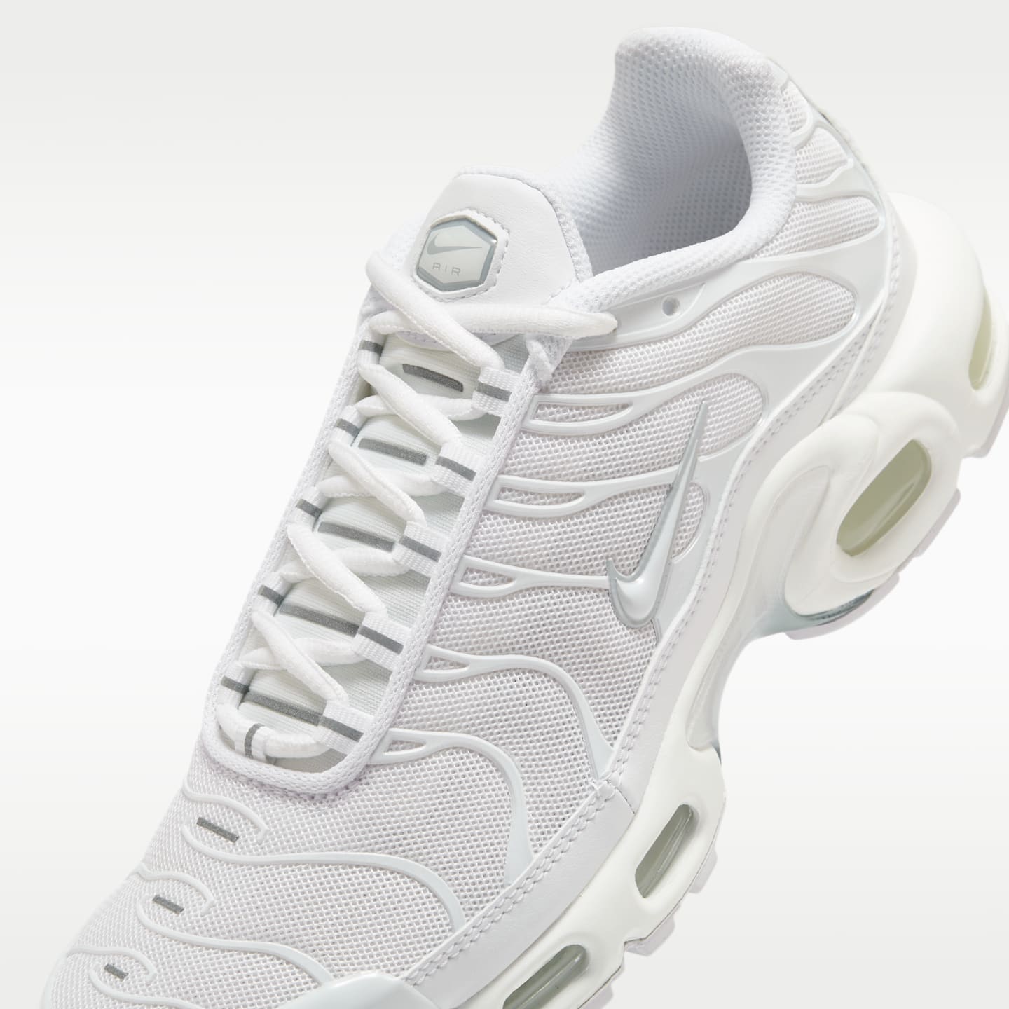Женские кроссовки Nike Air Max Plus, цвет: Белый / Чистый платиновый — фото 7