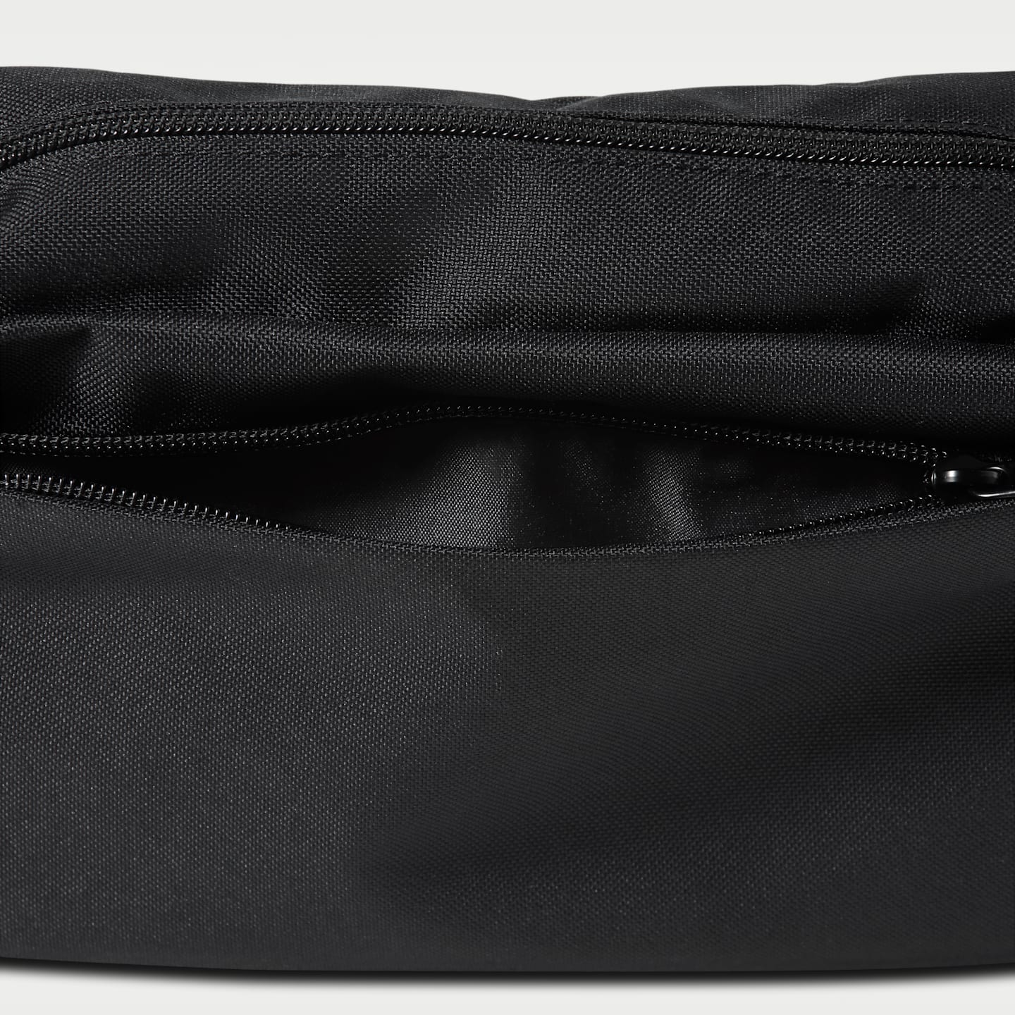 Женская сумка Nike Heritage Crossbody Bag 2.0 (4L), цвет: Чёрный / Белый — фото 6