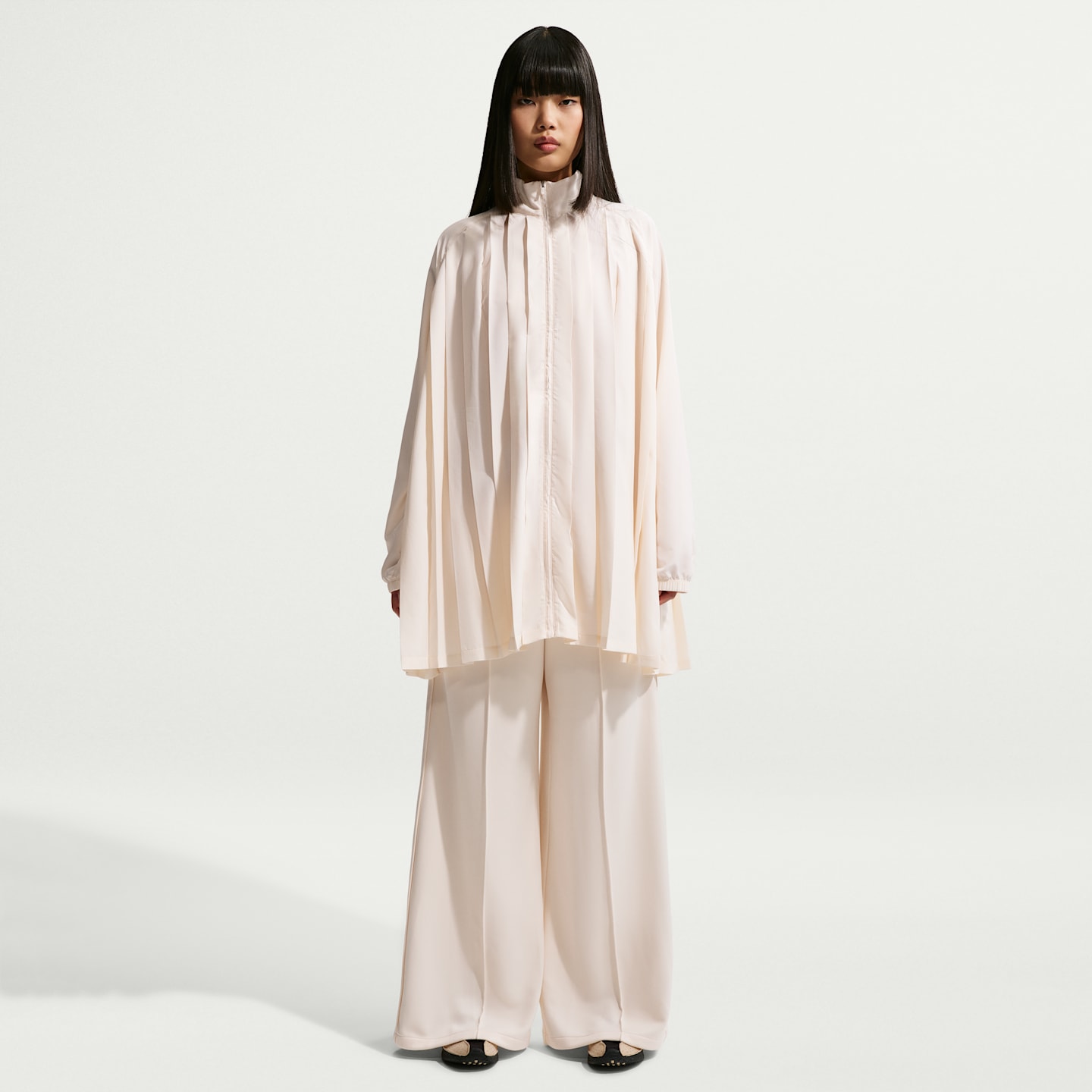 Женское платье Nike Sportswear Oversized Long-Sleeve Pleated Mini, цвет: Меловой — фото 1