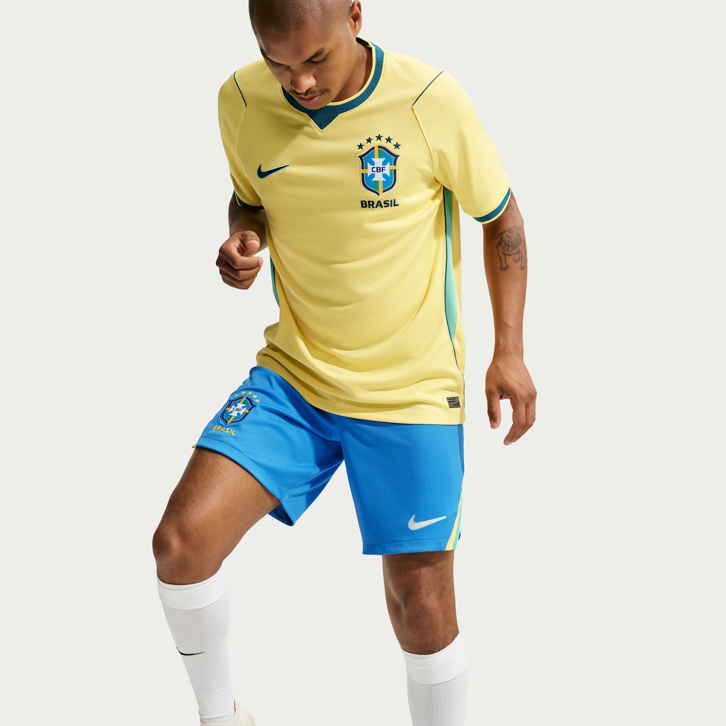 Мужские футбольные шорты Nike Brazil 2026 Stadium Home Dri-FIT Replica, цвет: Светлый синий / Белый — фото 4