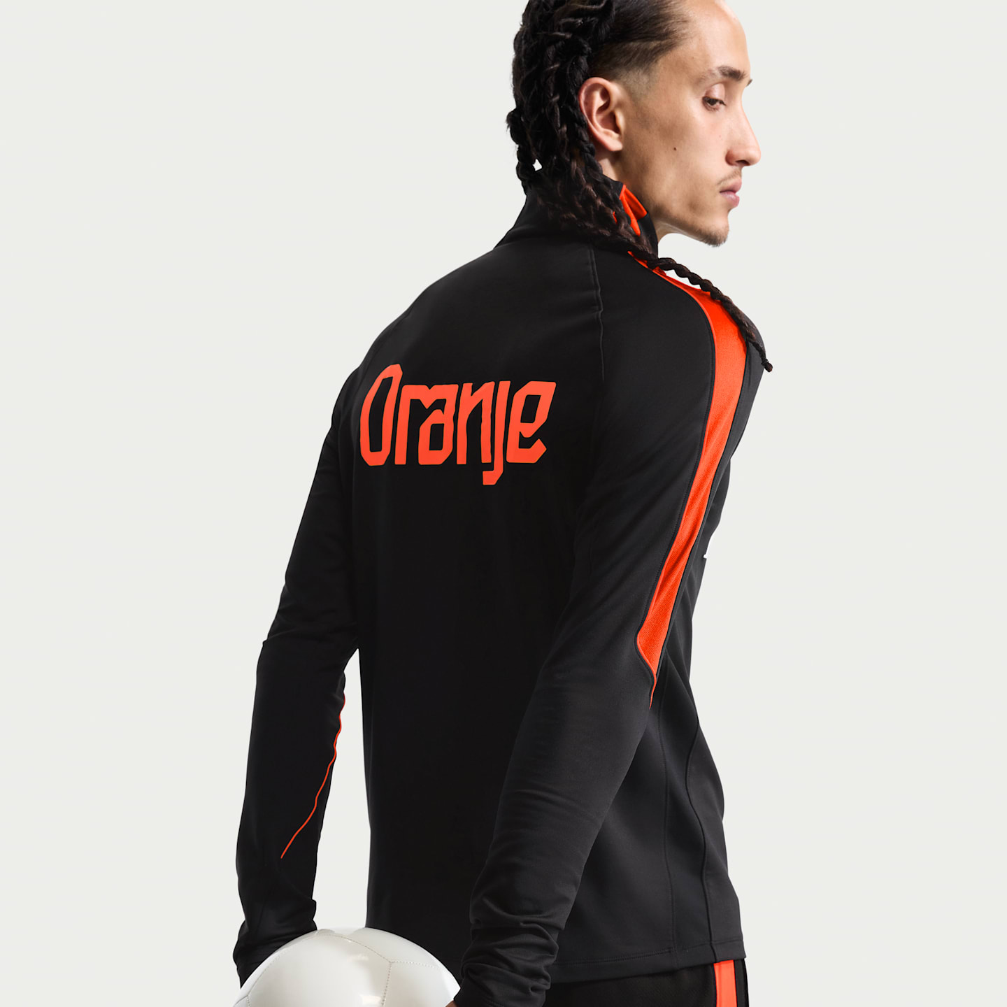 Мужской тренировочный футбольный топ Nike Dri-FIT Netherlands Strike, цвет: Чёрный / Малиновый — фото 2