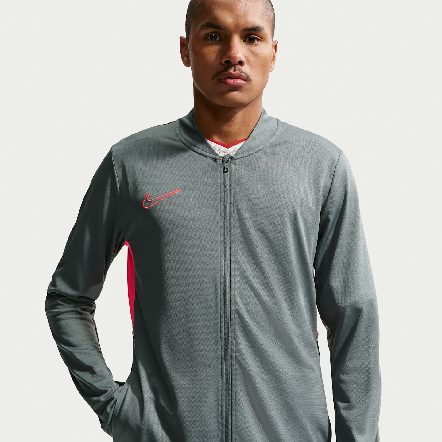 Мужские комплекты Nike Academy Dri-FIT Soccer Tracksuit, цвет: Дымчатый серый / Белый — фото 2