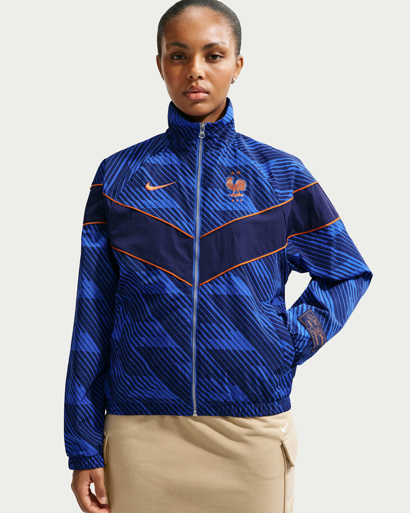 Женская футбольная ветровка Nike FFF Windrunner UV, цвет: Королевский синий / Синий — фото 6