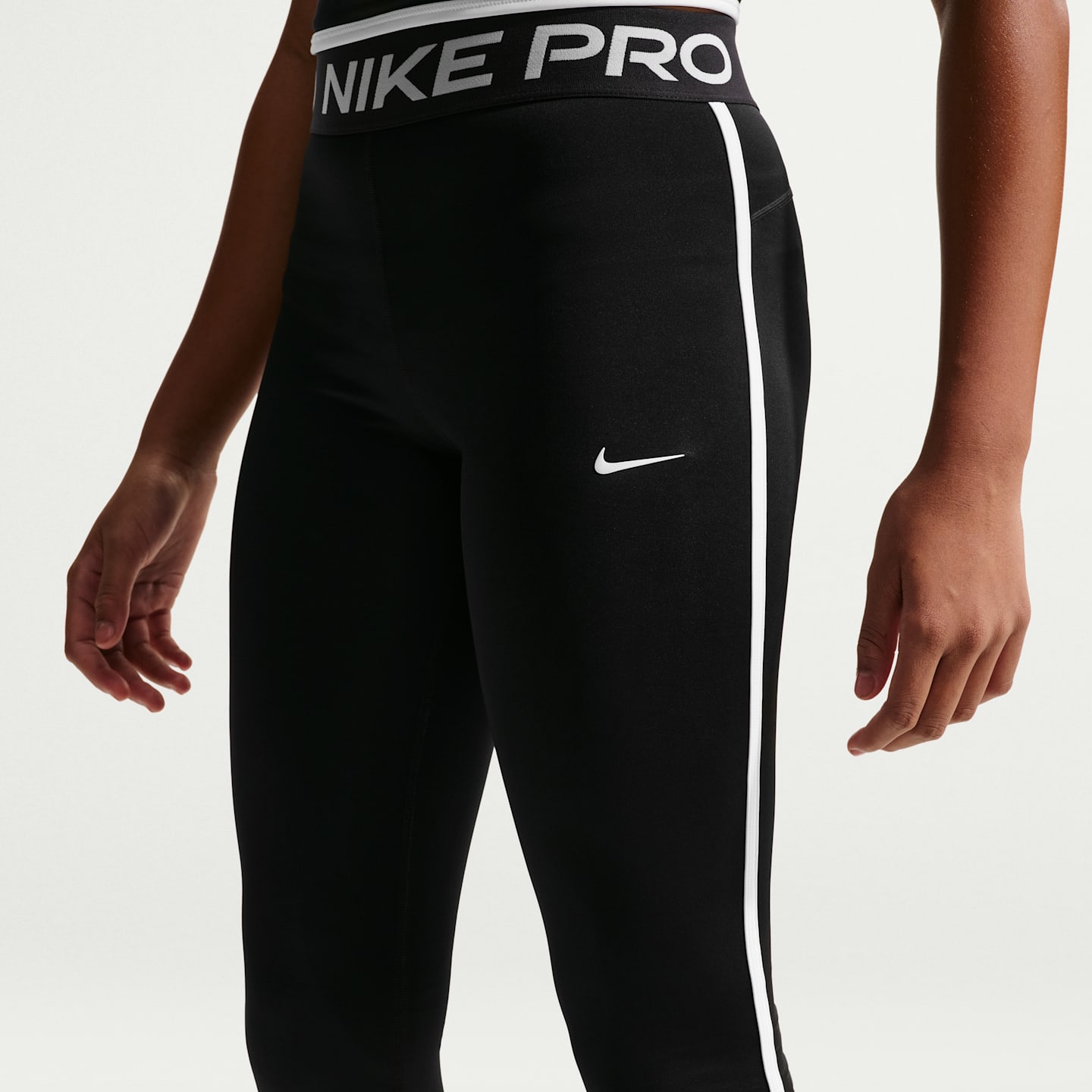 Брюки Nike Pro Dri-FIT Training Capris для девочек, цвет: Чёрный / Белый — фото 2