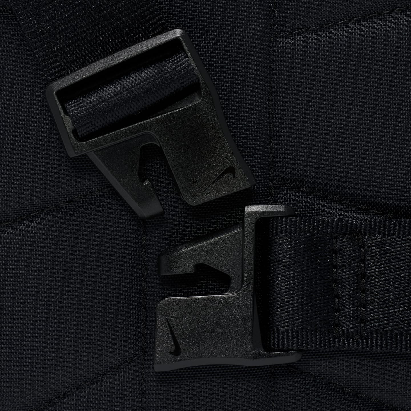 Женская сумка Nike Commute Crossbody (1L), цвет: Чёрный / Антрацитовый — фото 7