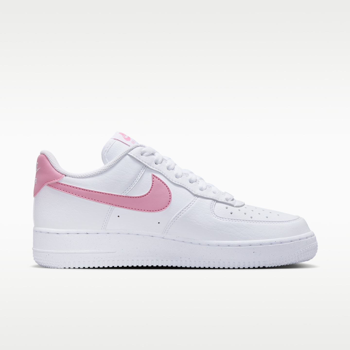 Женские кроссовки Nike Air Force 1 '07 Next Nature, цвет: Белый / Розовый — фото 3