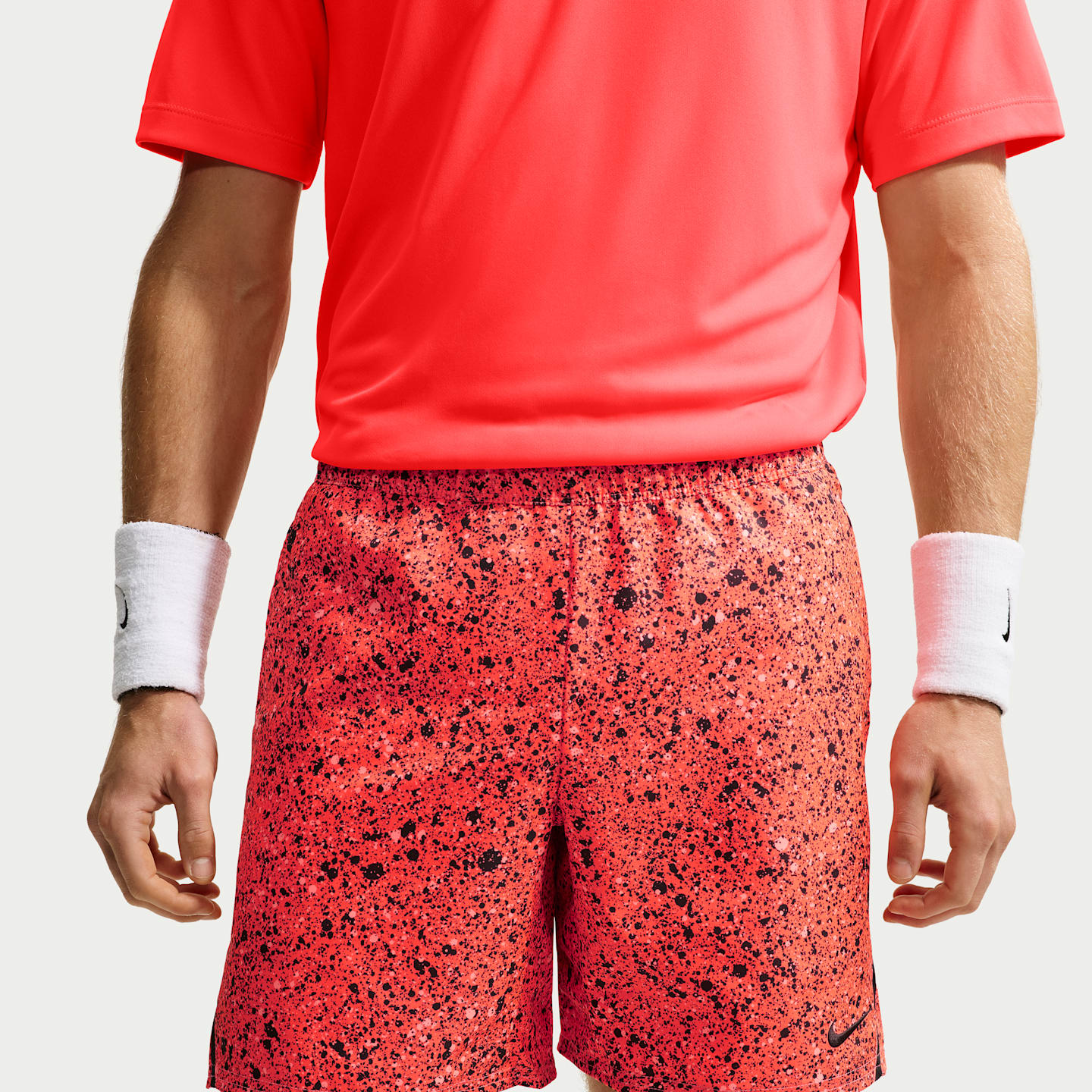 Мужские шорты NikeCourt Victory Dri-FIT, цвет: Яркий малиновый / Чёрный — фото 2