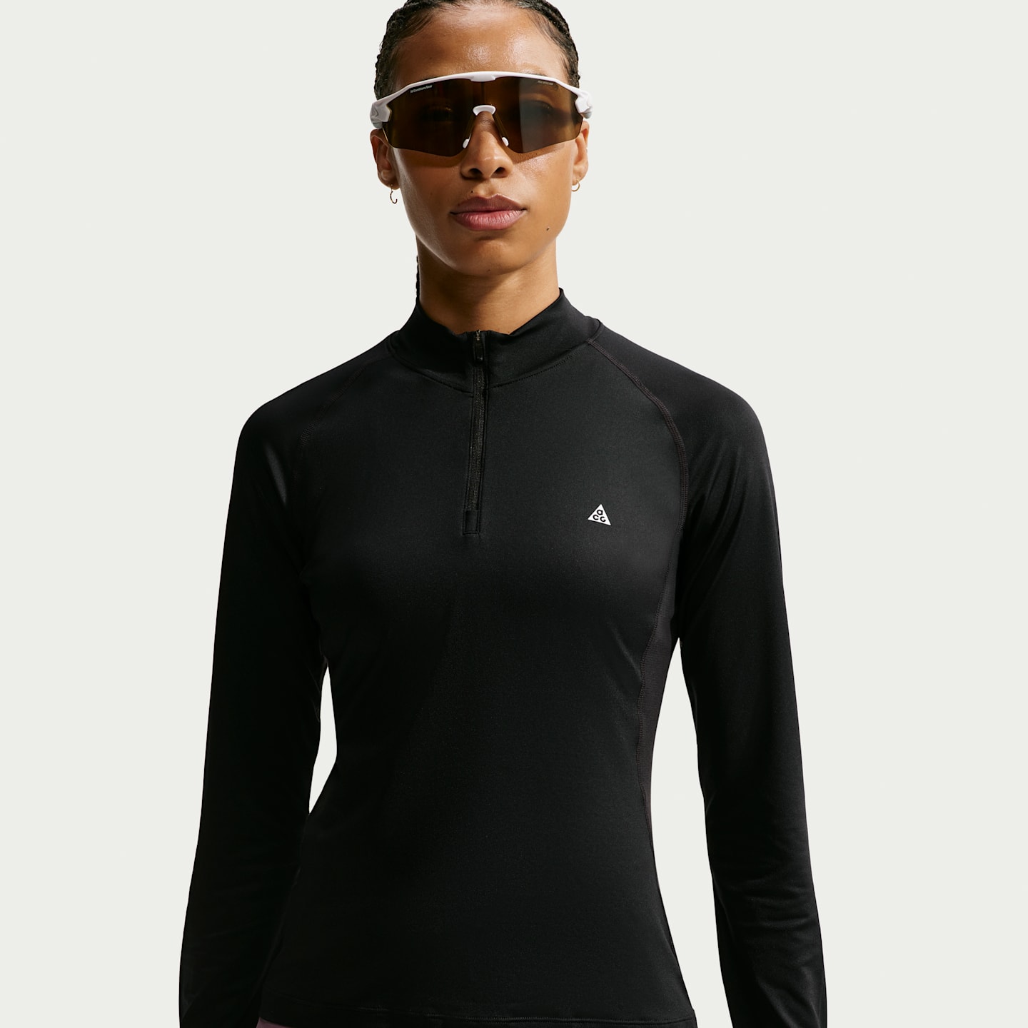 Женский топ для походов Nike ACG Wildsee Dri-FIT на молнии 1/4, длинный рукав, цвет: Чёрный / Снежный белый — фото 1