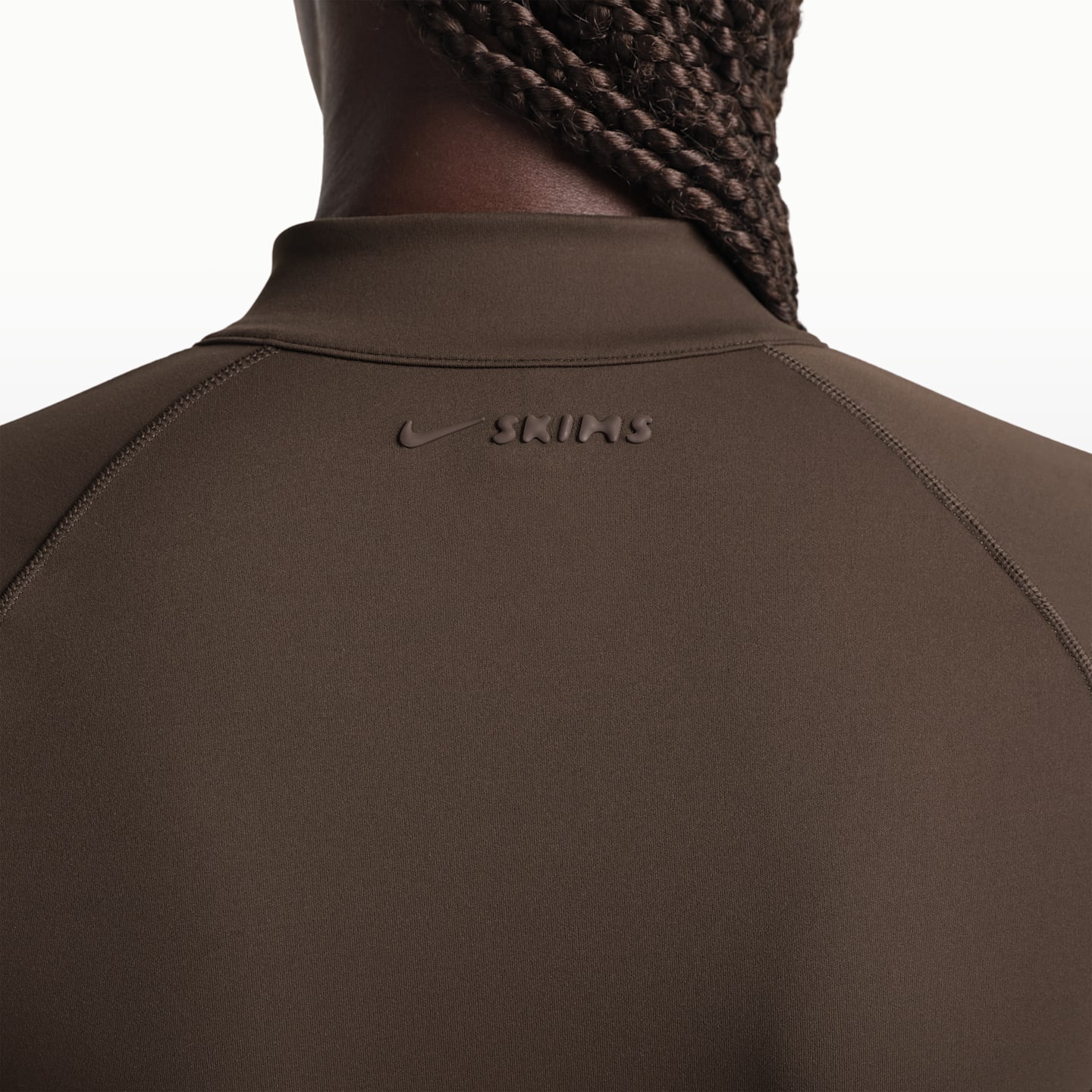 Женская куртка NikeSKIMS Matte с воротником-стойкой на молнии, цвет: Тёмный сепия — фото 6