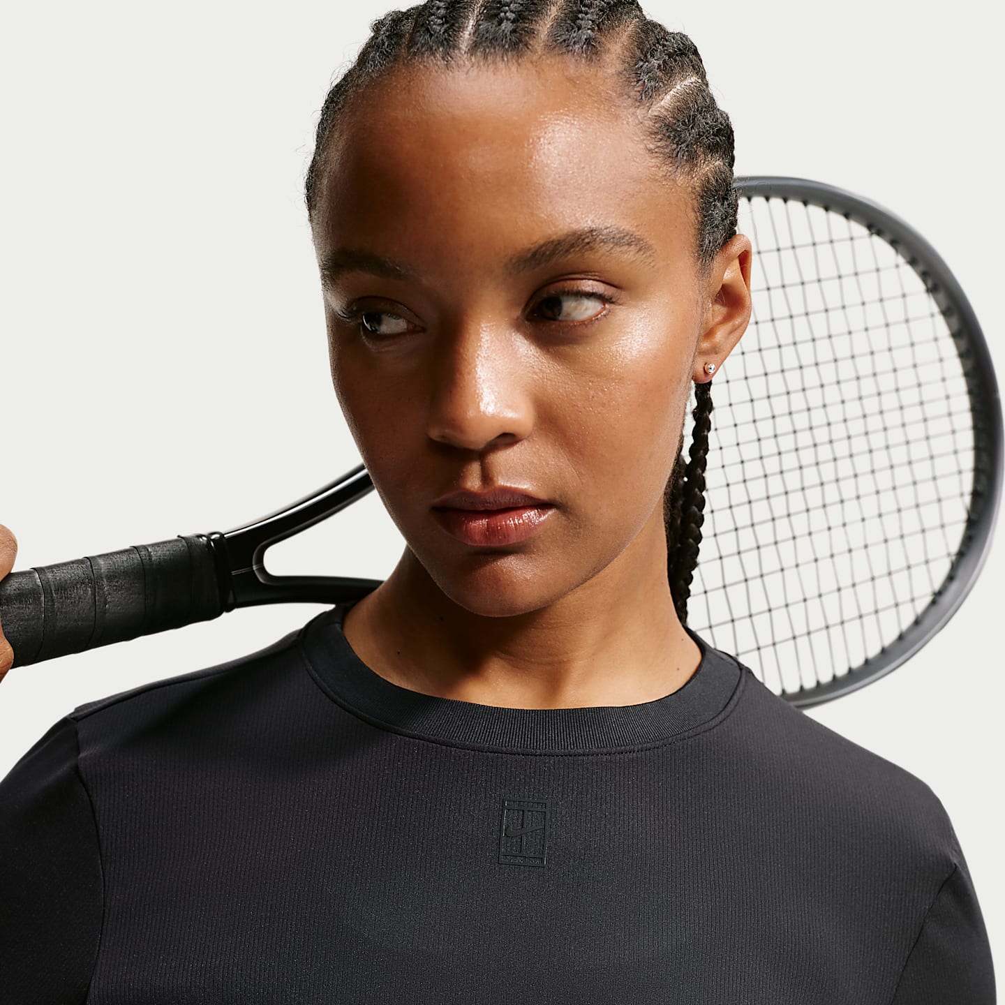 Женская теннисная футболка NikeCourt Advantage Dri-FIT с коротким рукавом, цвет: Чёрный — фото 3