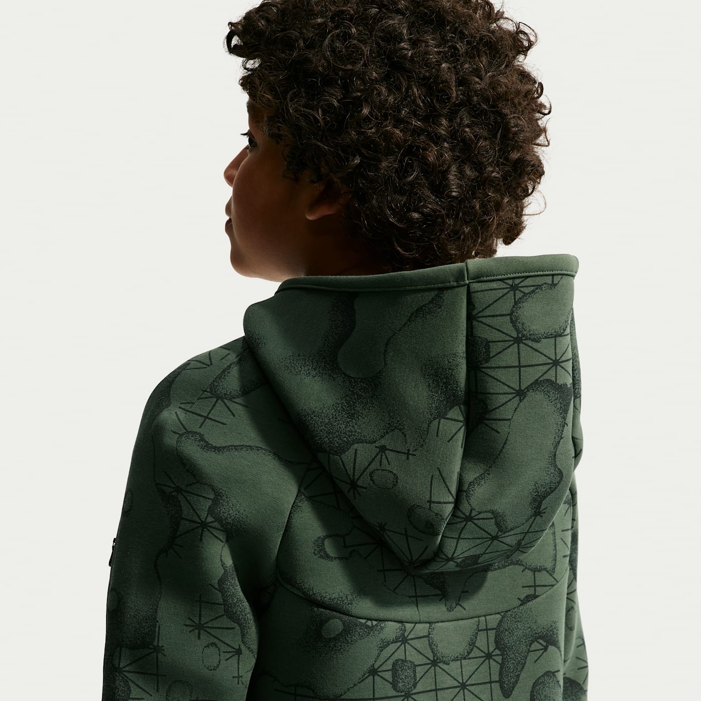 Худи Nike Tech Fleece Full-Zip для мальчиков, цвет: Камуфляжный зелёный / Чёрный — фото 2