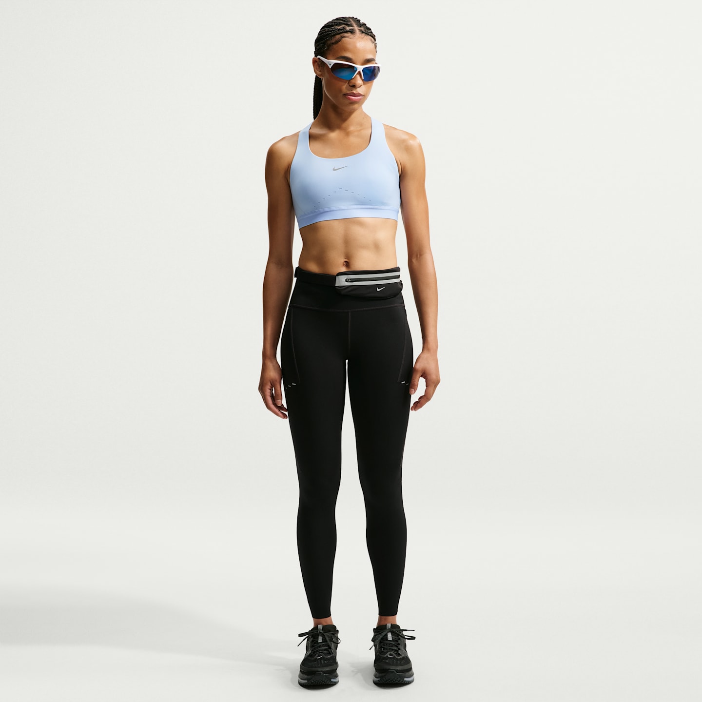 Спортивное бра Swift, лёгкая чашка, высокая поддержка — Nike, цвет: Серебристый — фото 4