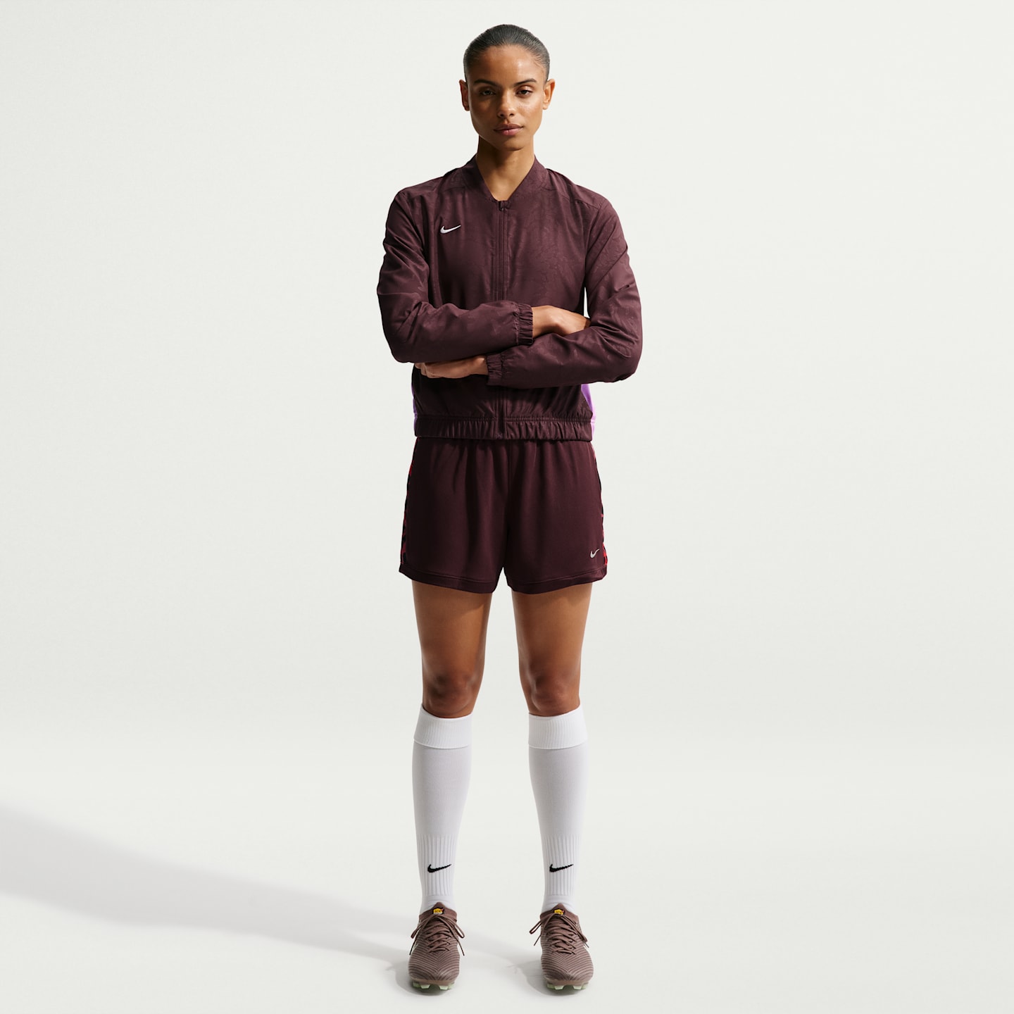 Женские футбольные трикотажные шорты Nike United Academy Dri-FIT, цвет: Бордовый / Разноцветный — фото 1