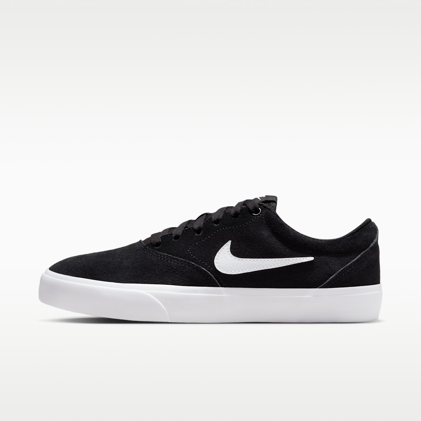 Женские кроссовки Nike Charge Suede SE, цвет: Чёрный / Белый — фото 1