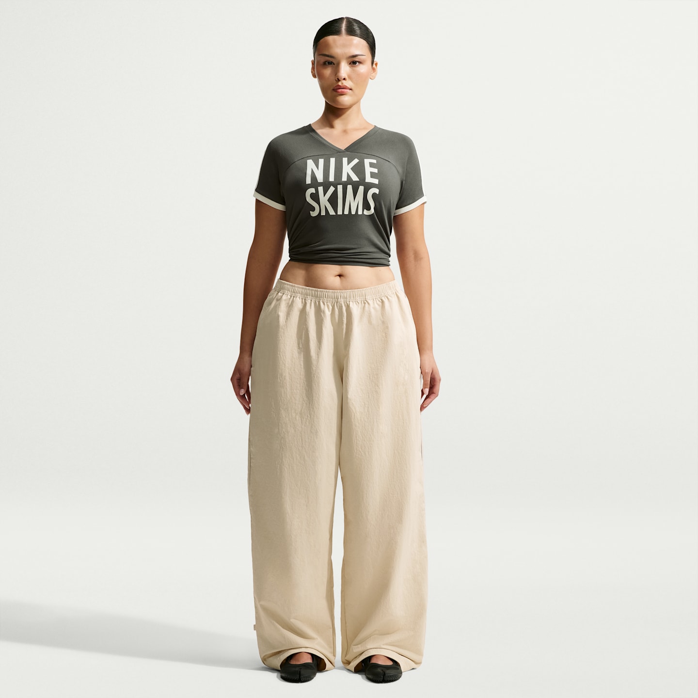 Женский топ NikeSKIMS Stretch Knit V-Neck Short-Sleeve, цвет: Экрю — фото 10