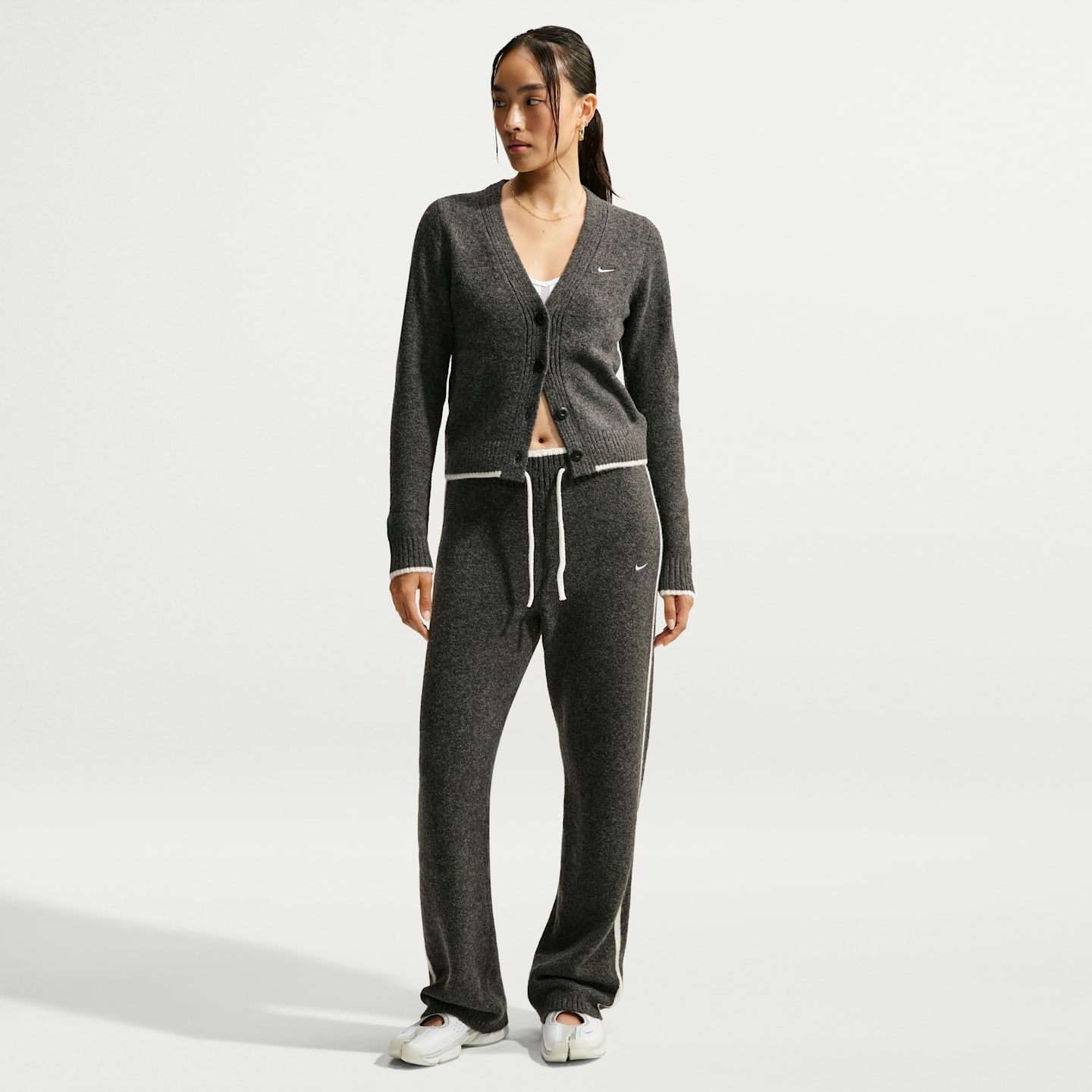 Женский приталенный кардиган Nike Sportswear Chill Knit, цвет: Чёрный меланжевый / Белый — фото 4