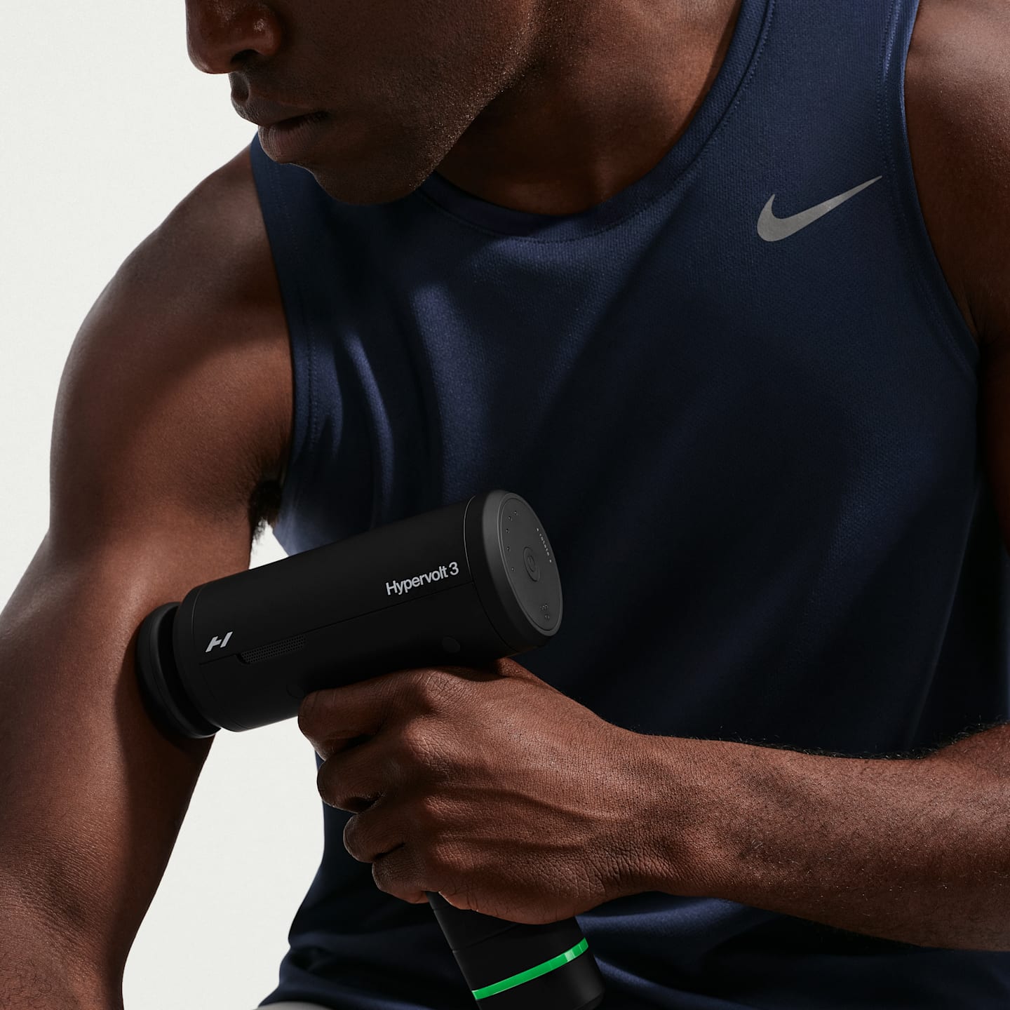 Массажный пистолет Nike Hyperice Hypervolt 3, цвет: Чёрный / Зелёный — фото 4