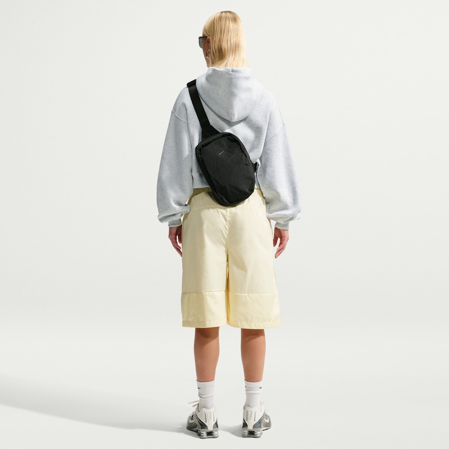 Женское худи Nike Studio Fleece Medium Weight Oversized Full-Zip Cropped, цвет: Берёзовый меланжевый / Чёрный — фото 5