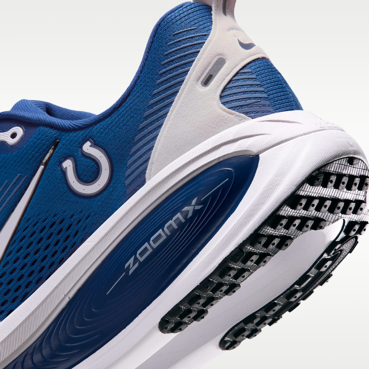 Мужские кроссовки Nike Vomero 18 (Indianapolis Colts) NFL Road Running, цвет: Синий / Чёрный — фото 8