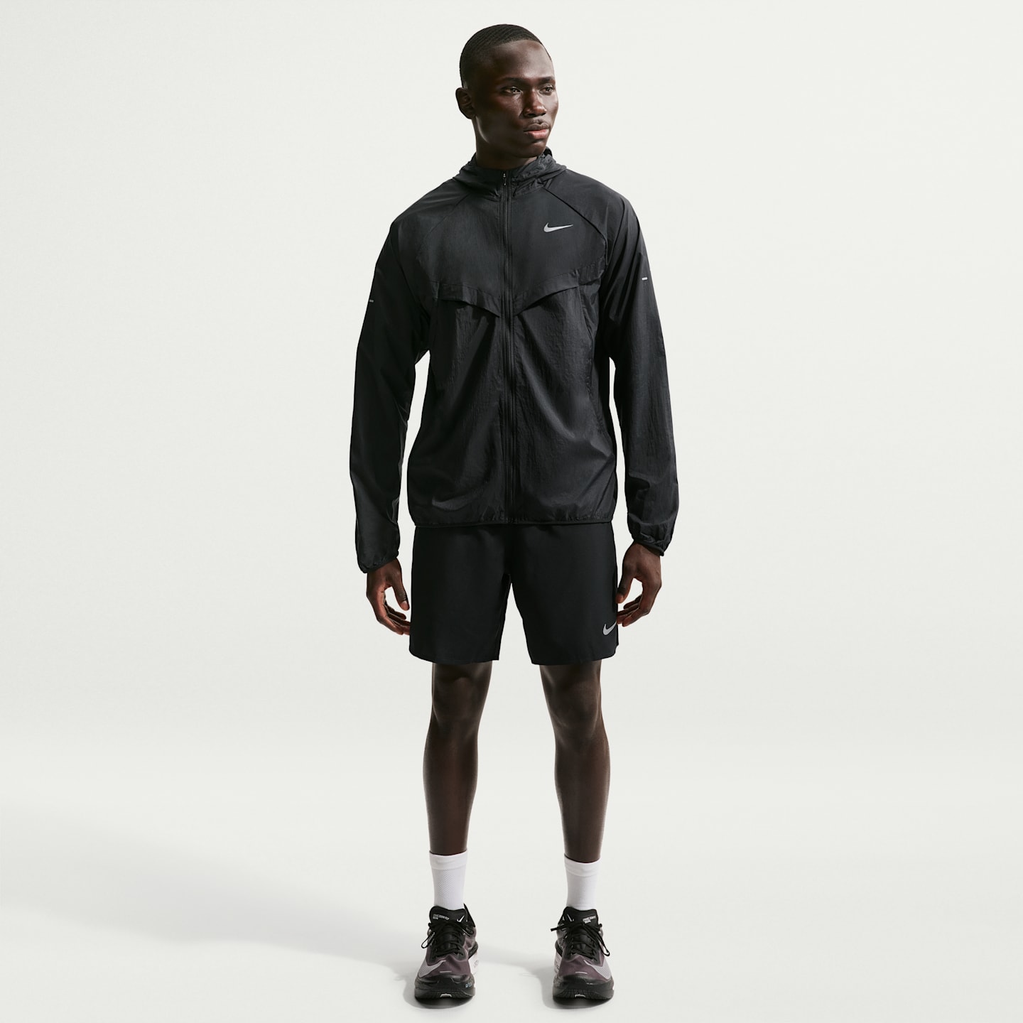 Мужская куртка Nike Stride Repel UV Running, цвет: Чёрный — фото 4