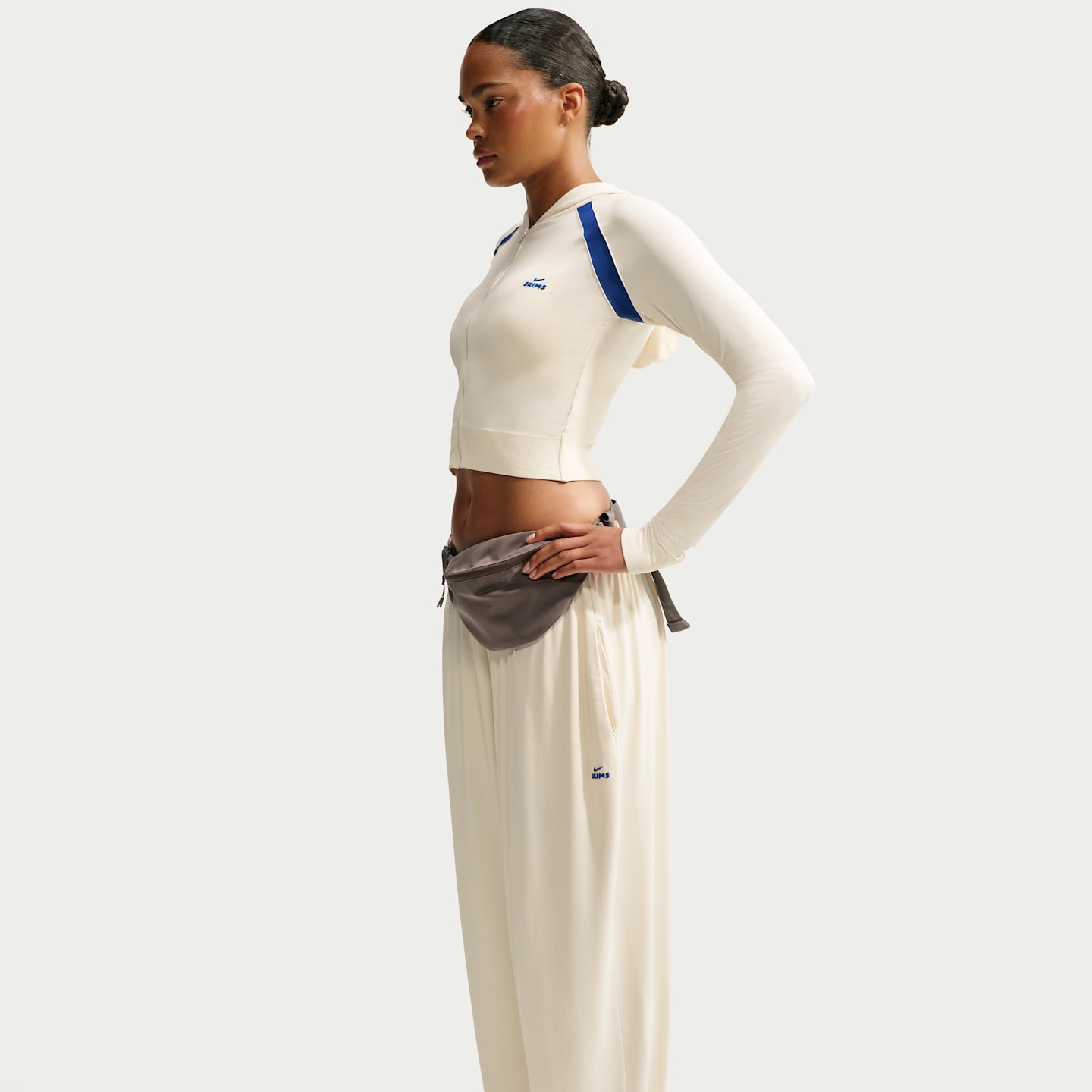Женские эластичные трикотажные брюки NikeSKIMS Stretch Knit, цвет: Слоновая кость / Кобальтовый — фото 4