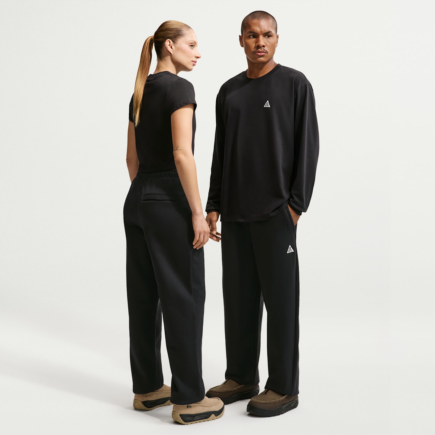 Мужские флисовые брюки Nike ACG Tuff Fleece, цвет: Чёрный / Снежный белый — фото 1