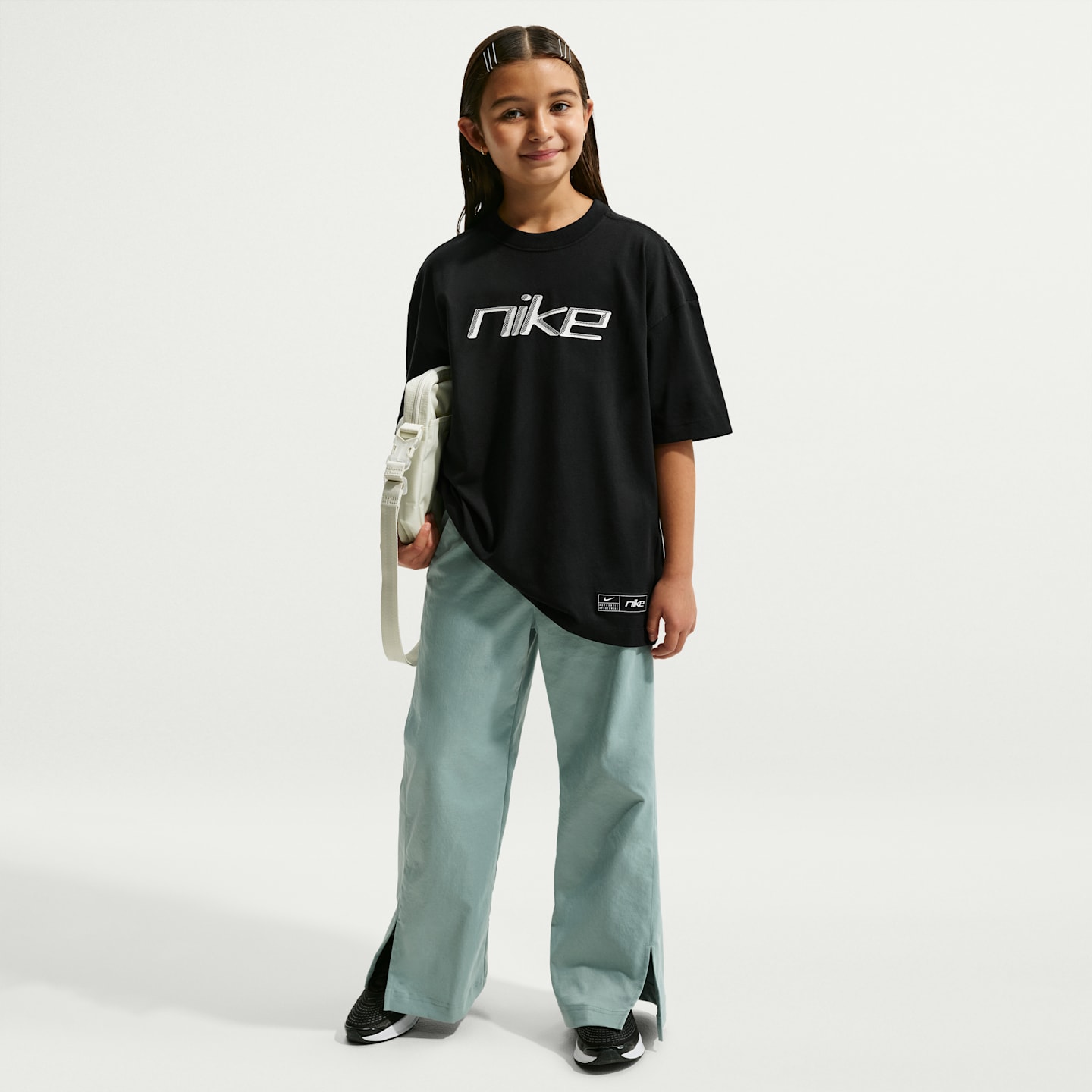 Футболка Nike Sportswear Oversized для девочек, цвет: Чёрный / Серебряный — фото 4