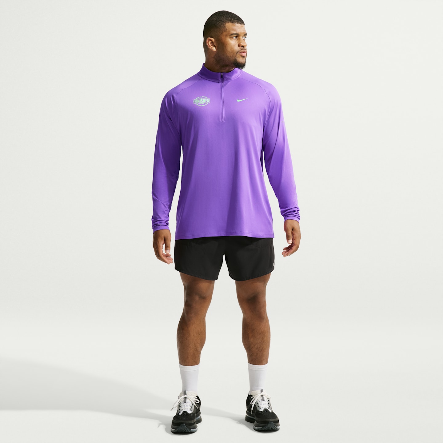 Мужской беговой топ Nike Stride Dri-FIT на молнии 1/2, цвет: Виноградный / Зелёный — фото 9