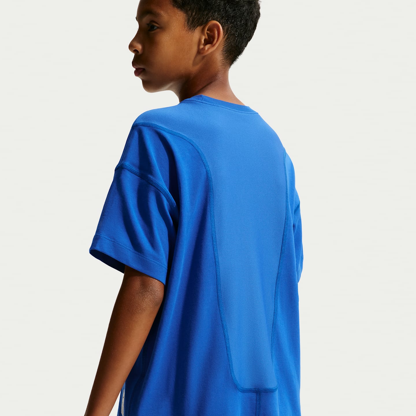 Топ Nike Pro Dri-FIT Short-Sleeve Training для мальчиков, цвет: Королевский синий / Чёрный — фото 2