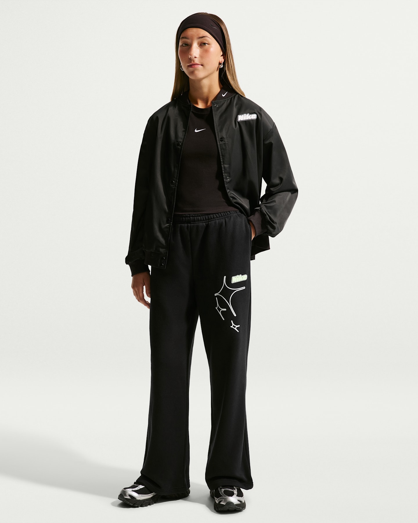 Детские брюки для девочек Nike Sportswear Studio с открытым низом, цвет: Чёрный / Белый — фото 6