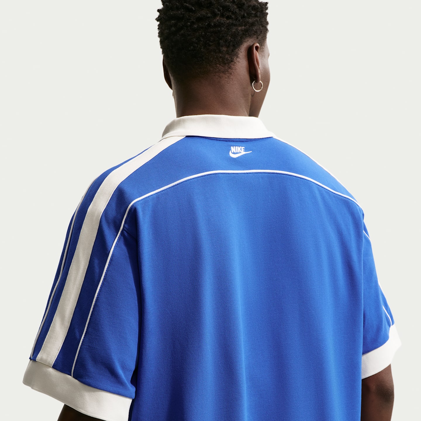 Мужское поло Nike Sportswear Club Oversized Short-Sleeve Polo, цвет: Королевский синий / Молочный — фото 2