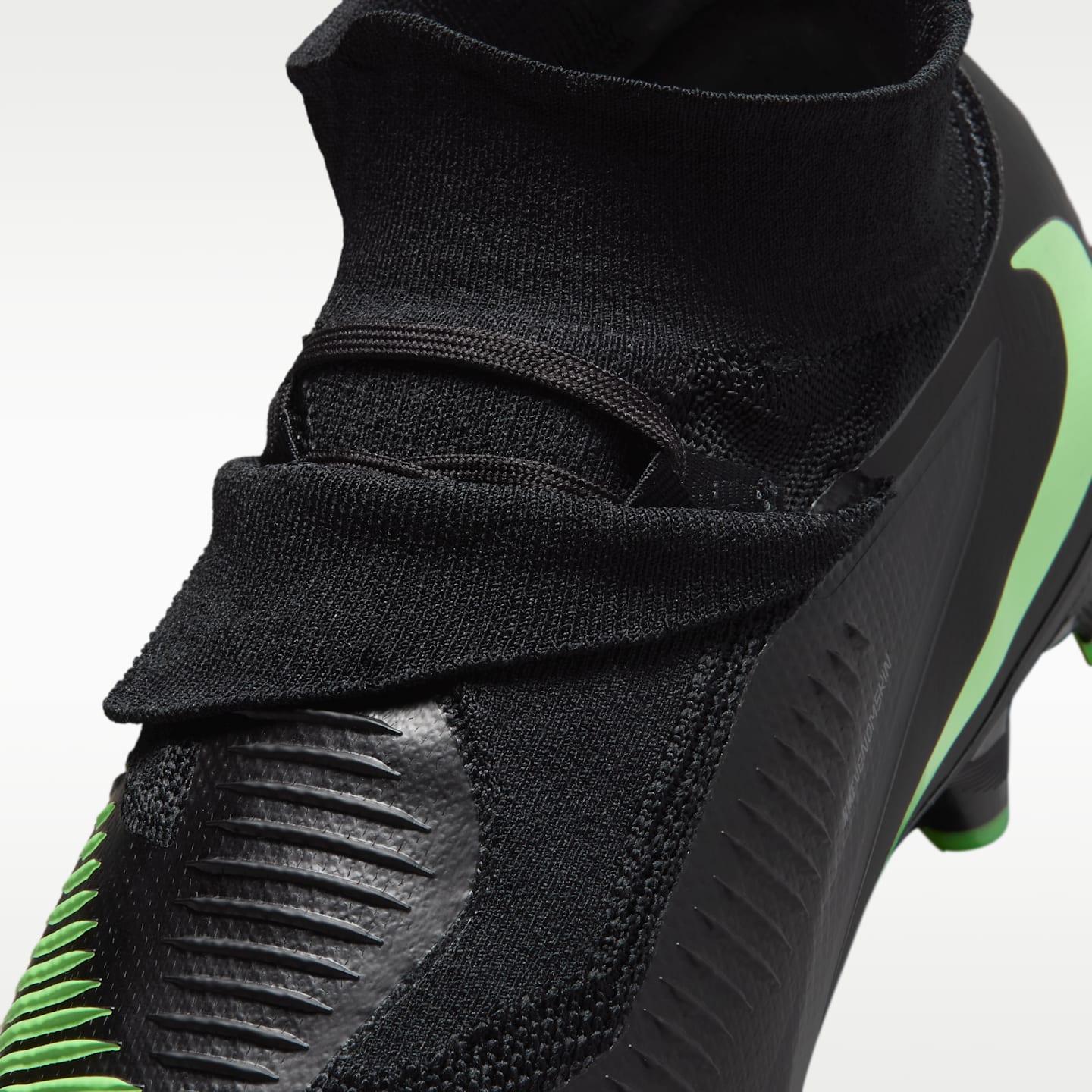 Мужские бутсы Nike Phantom 6 High Pro Firm-Ground Soccer, цвет: Чёрный / Зелёный — фото 8