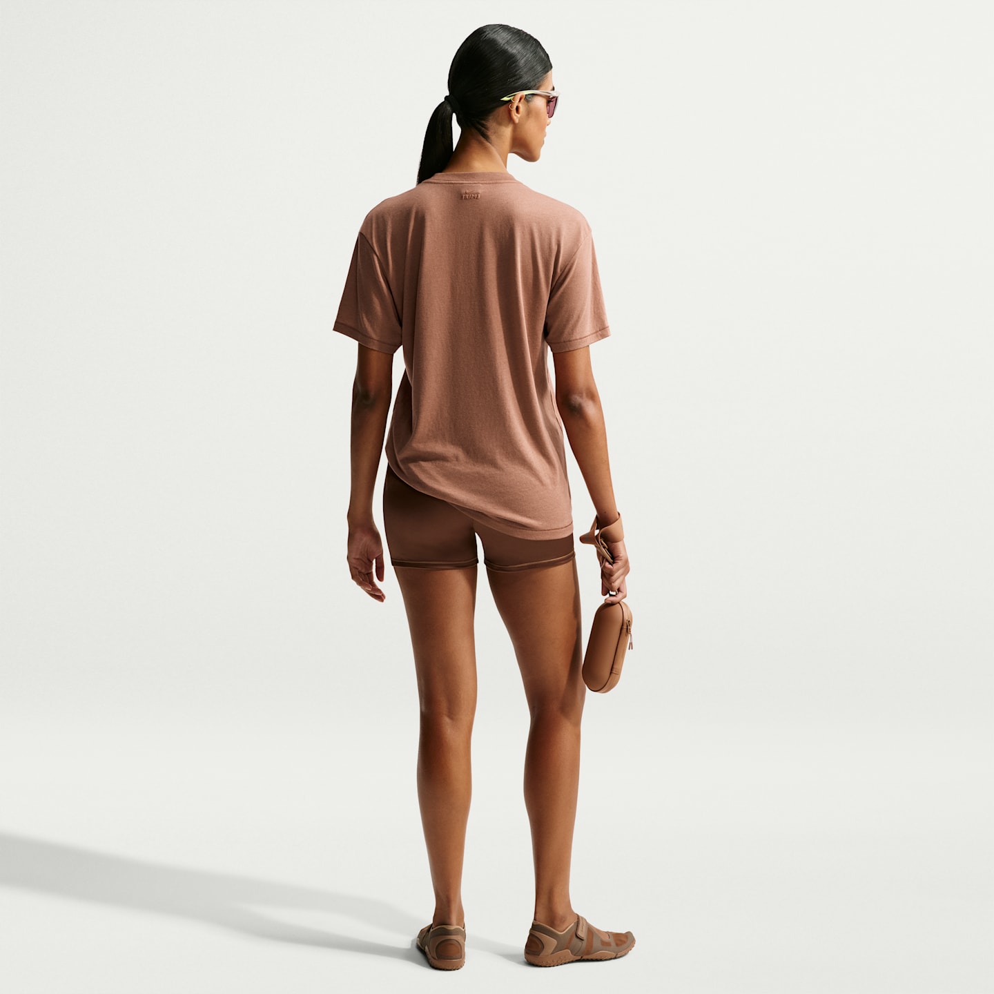Трусы-шортики NikeSKIMS Drawcord, средняя посадка, атлас — Nike, цвет: Коричневый — фото 5