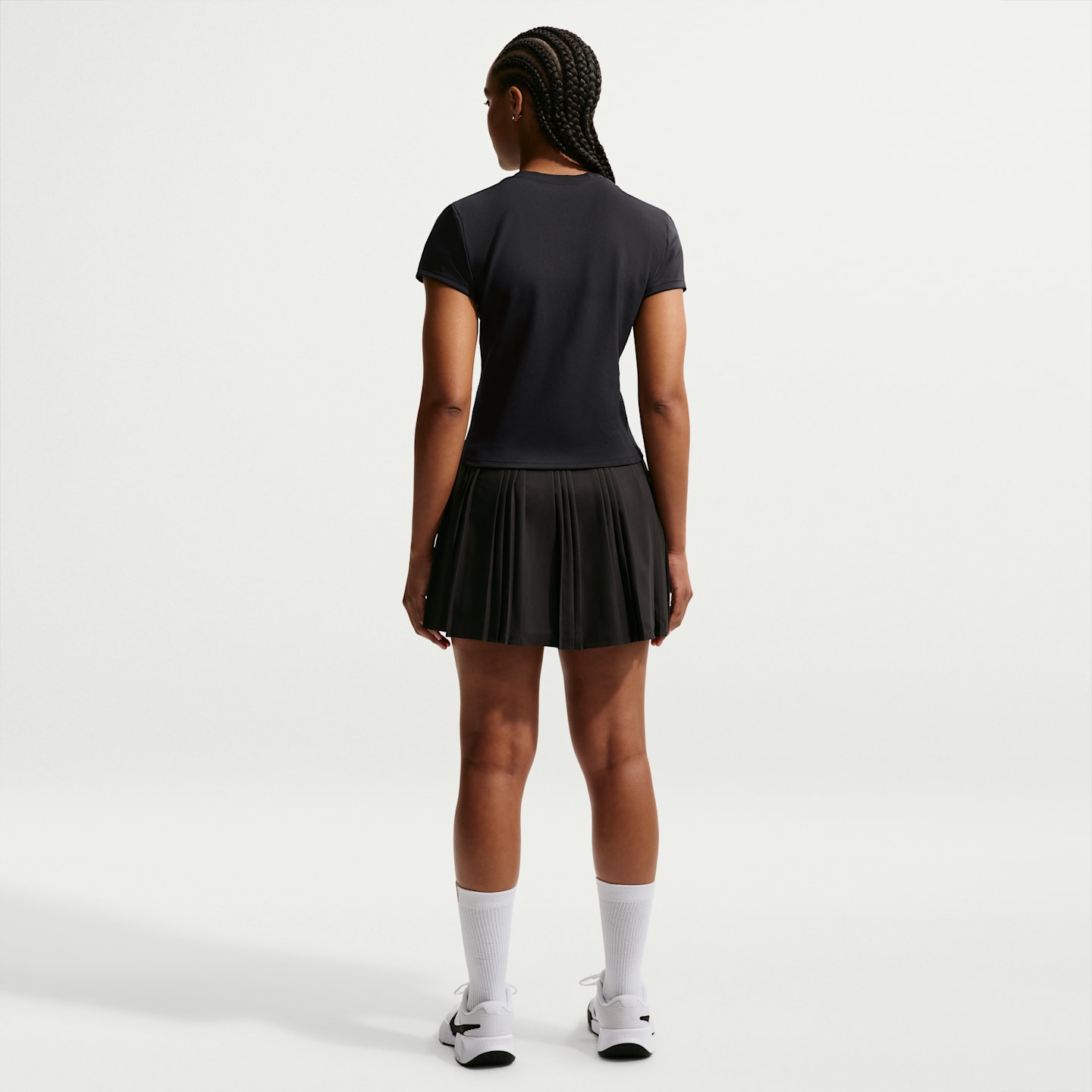 Женская теннисная футболка NikeCourt Advantage Dri-FIT с коротким рукавом, цвет: Чёрный — фото 5