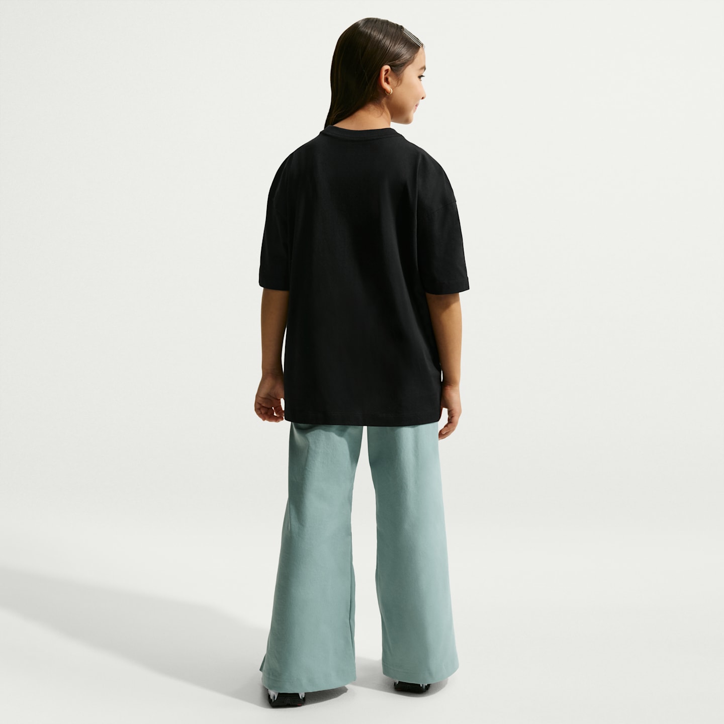 Футболка Nike Sportswear Oversized для девочек, цвет: Чёрный / Серебряный — фото 5