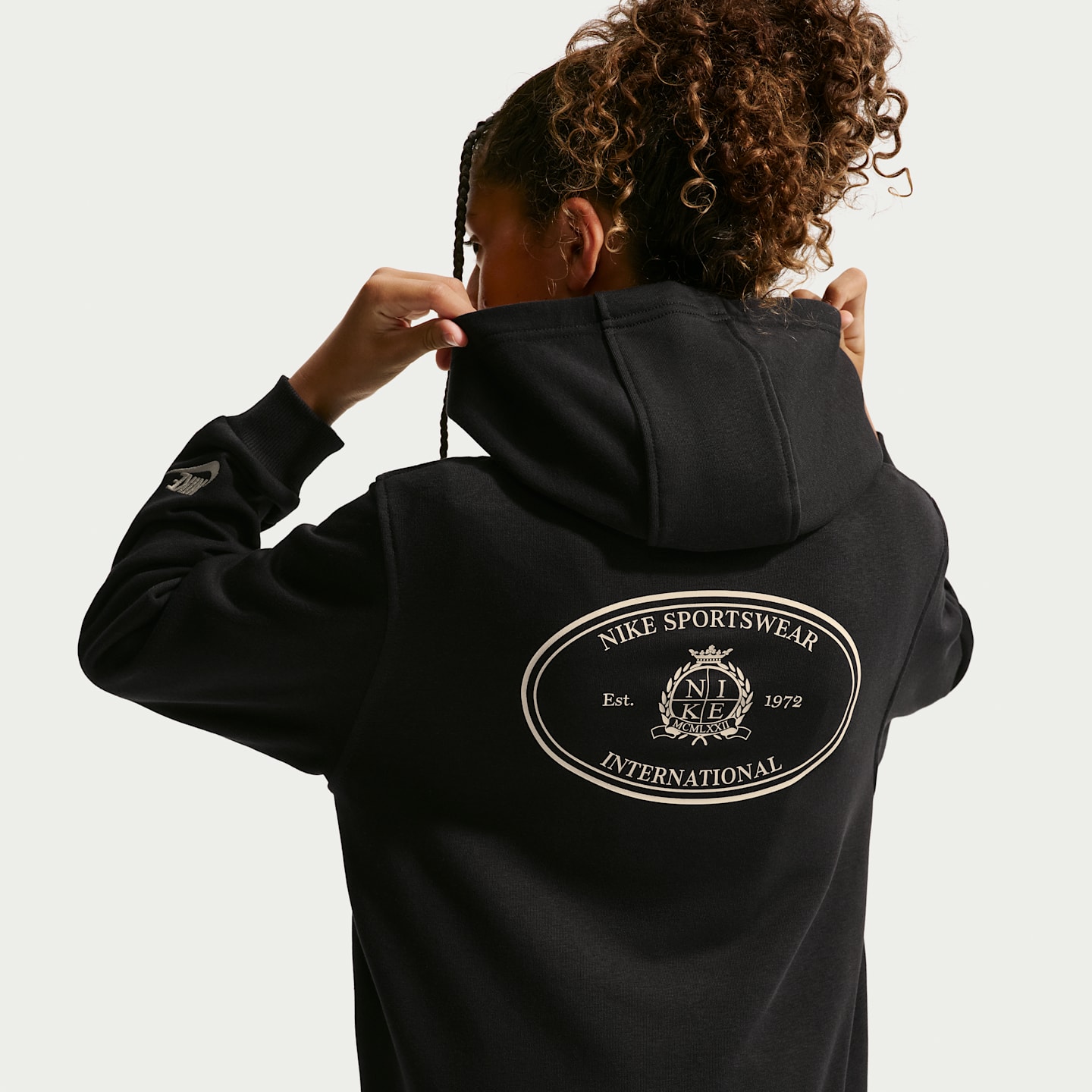 Детское худи Nike Sportswear Club из френч терри, цвет: Чёрный / Sanddrift — фото 4