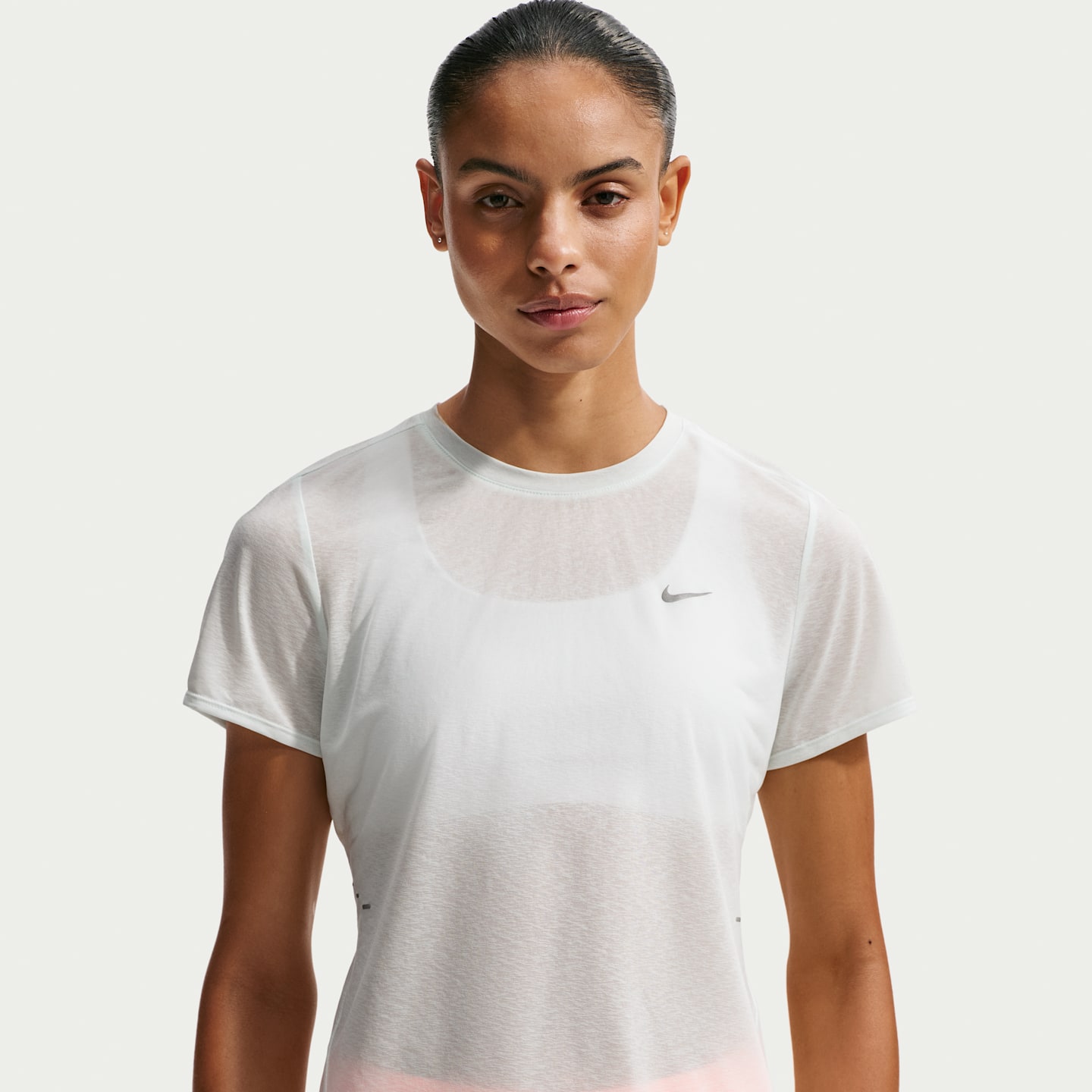 Женская беговая футболка Nike Swift Breathe Dri-FIT с коротким рукавом, цвет: Зелёный / Белый — фото 1