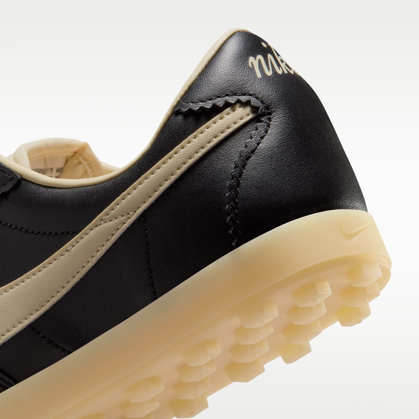 Женские кроссовки Nike Astrograbber Leather, цвет: Чёрный / Молочный — фото 8