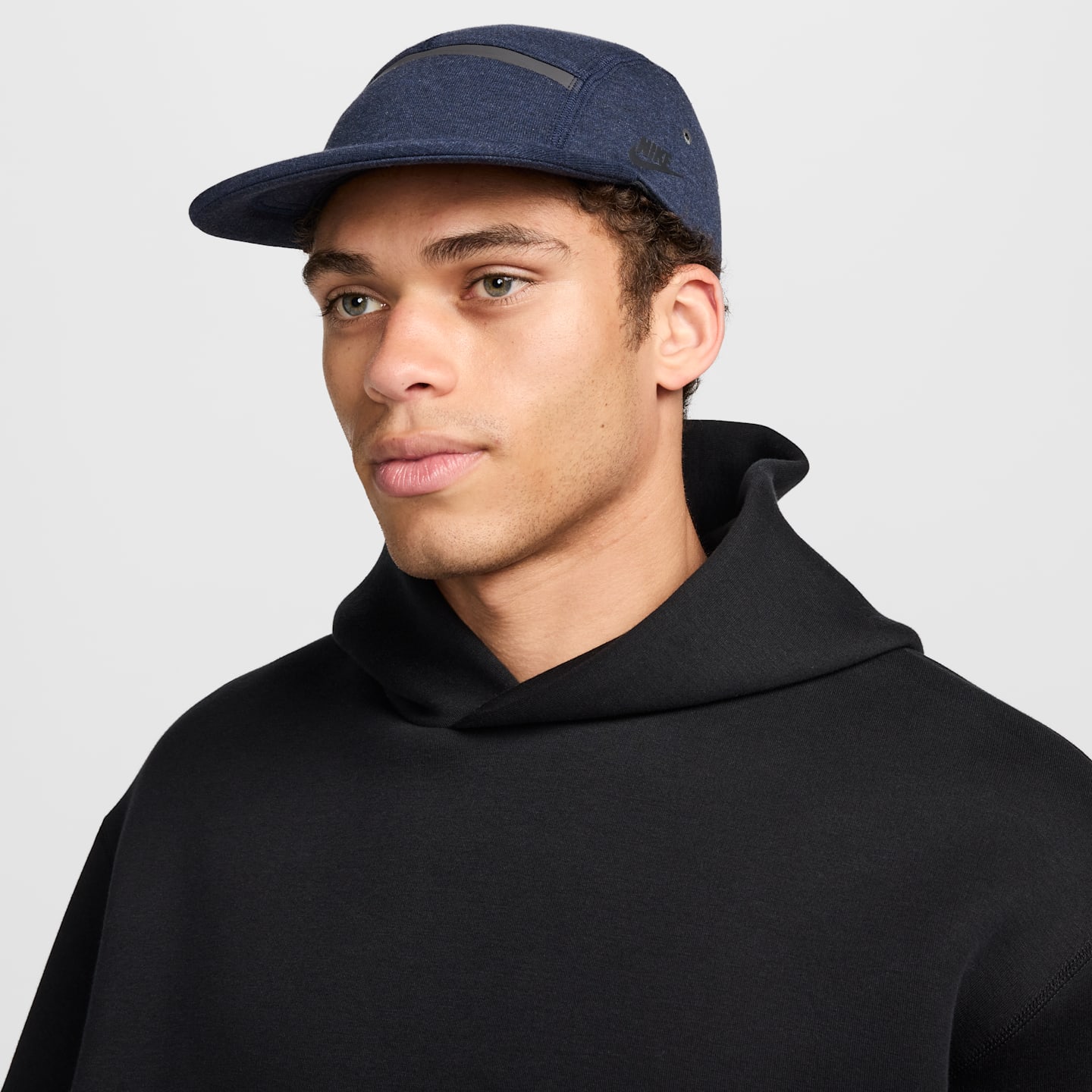 Флисовая кепка Nike Fly Cap Unstructured с плоским козырьком, цвет: Обсидиановый / Чёрный — фото 1