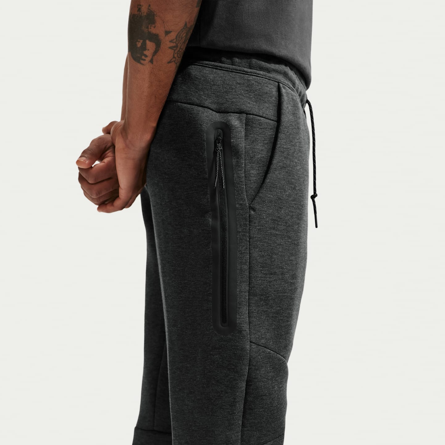 Мужские брюки Nike Tech Fleece, цвет: Чёрный меланжевый / Чёрный — фото 3