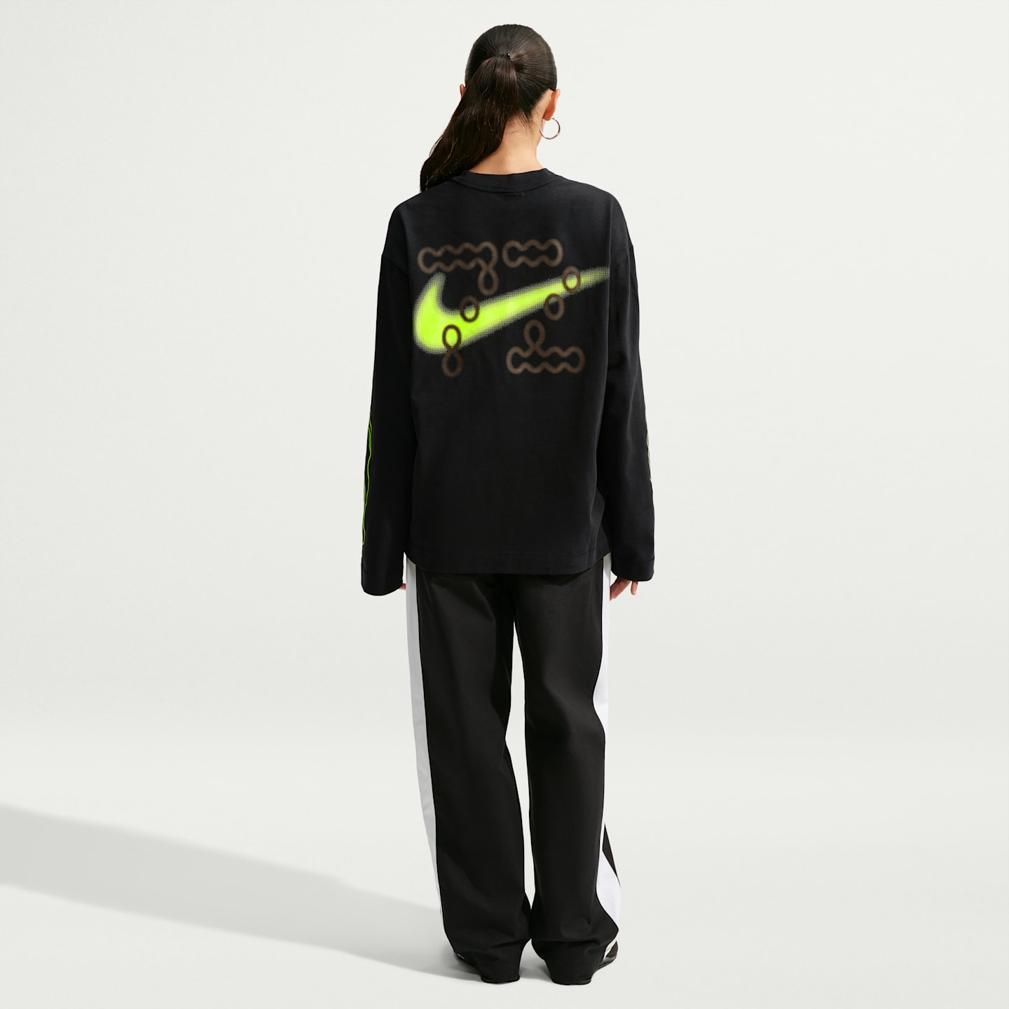 Женская футболка Nike Sportswear Oversized Long-Sleeve T-Shirt, цвет: Чёрный — фото 5